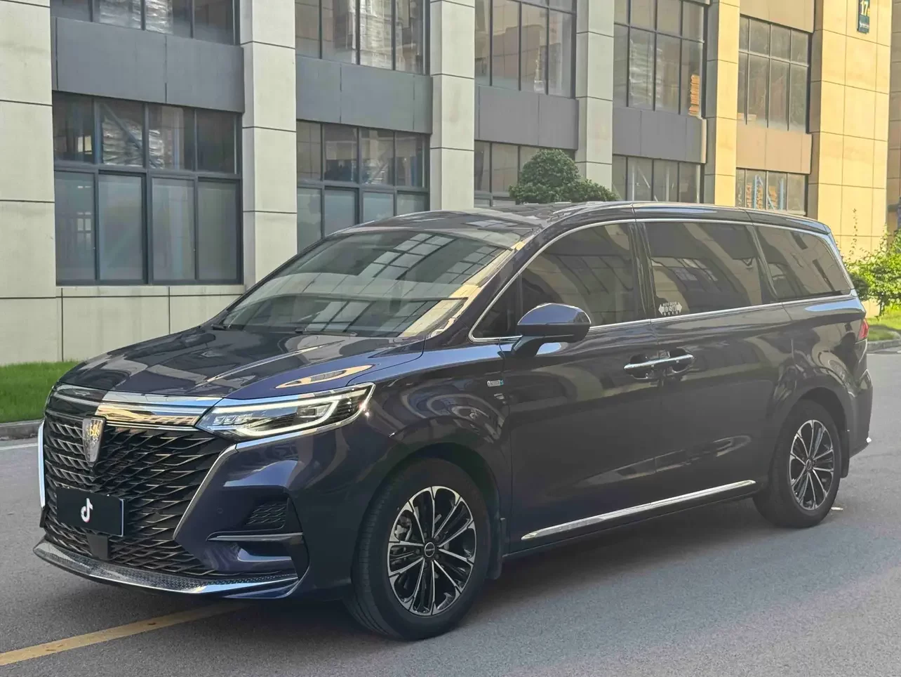 Roewe iMAX8