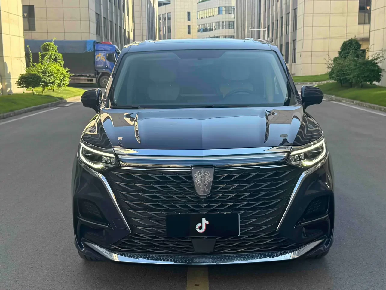Roewe iMAX8