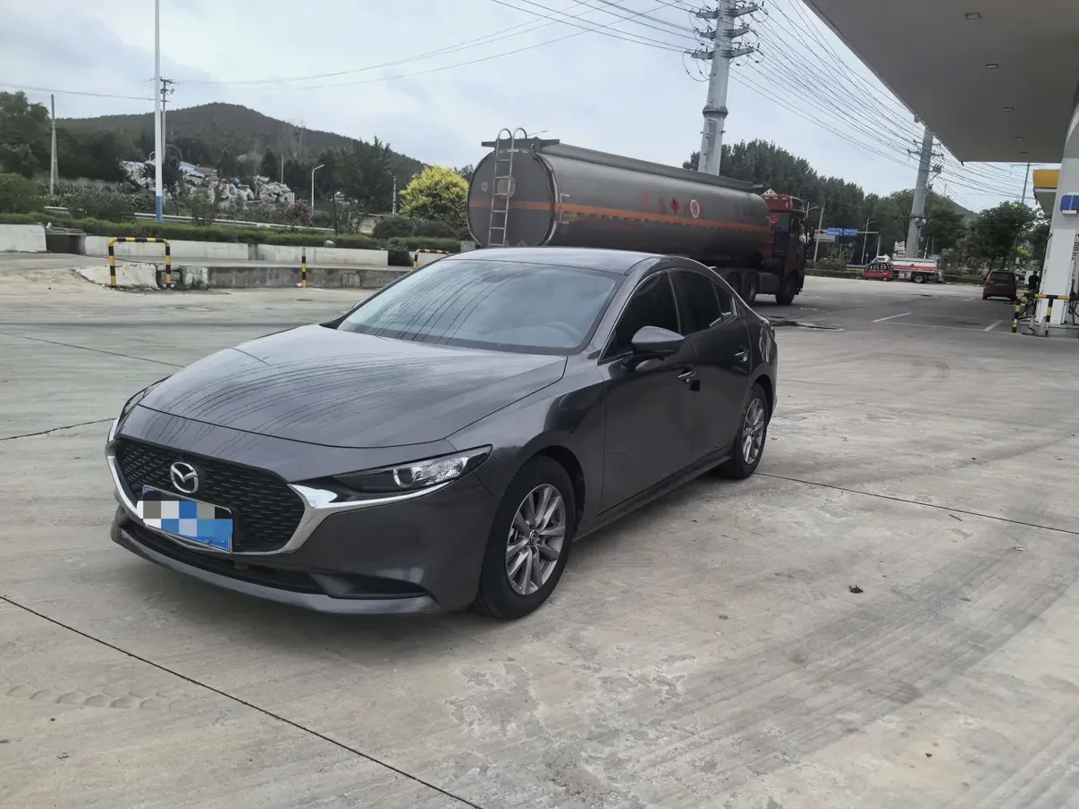 Mazda Axela (3)