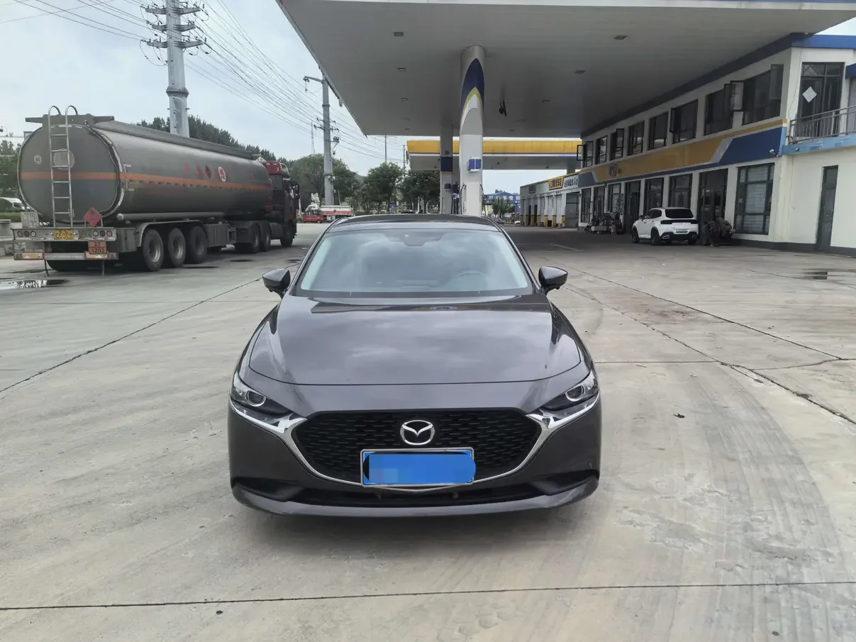 Mazda Axela (3)