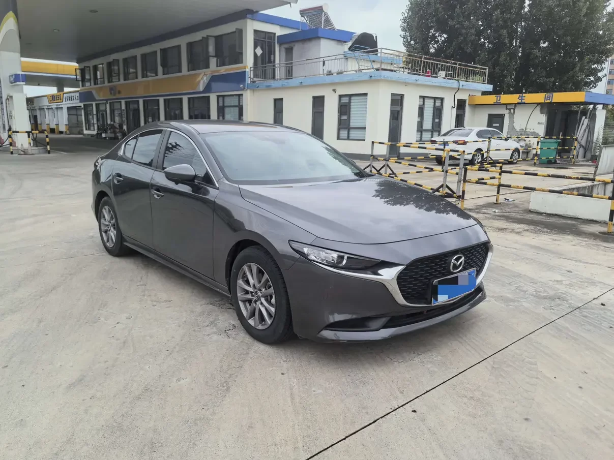 Mazda Axela (3)