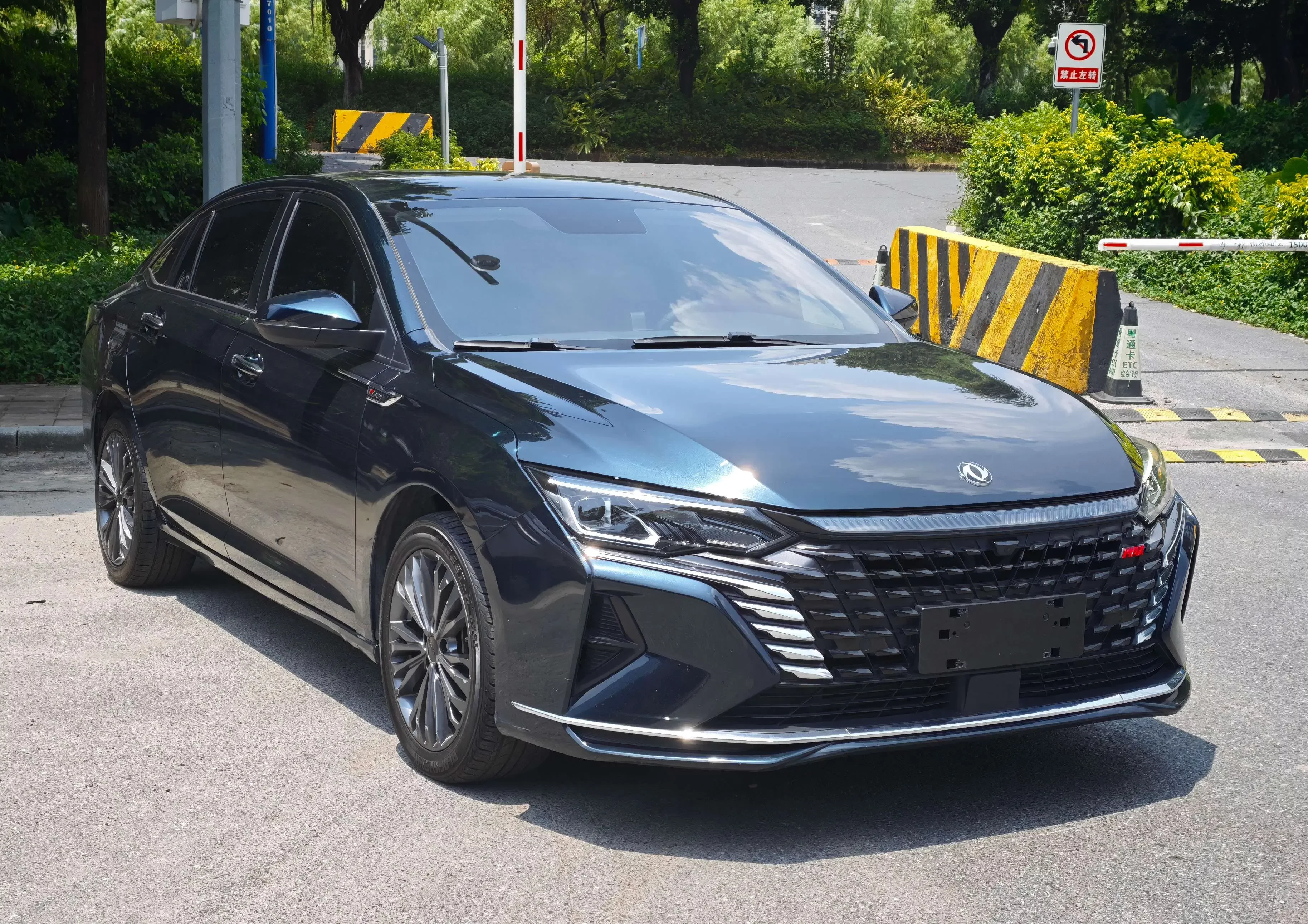 Dongfeng Yixuan MAX