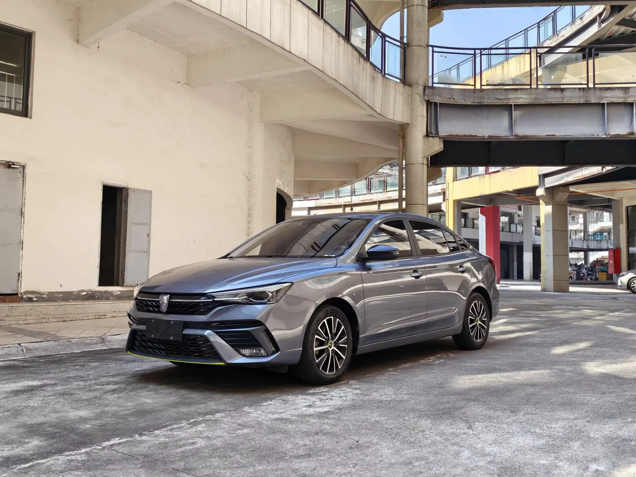 Roewe i5