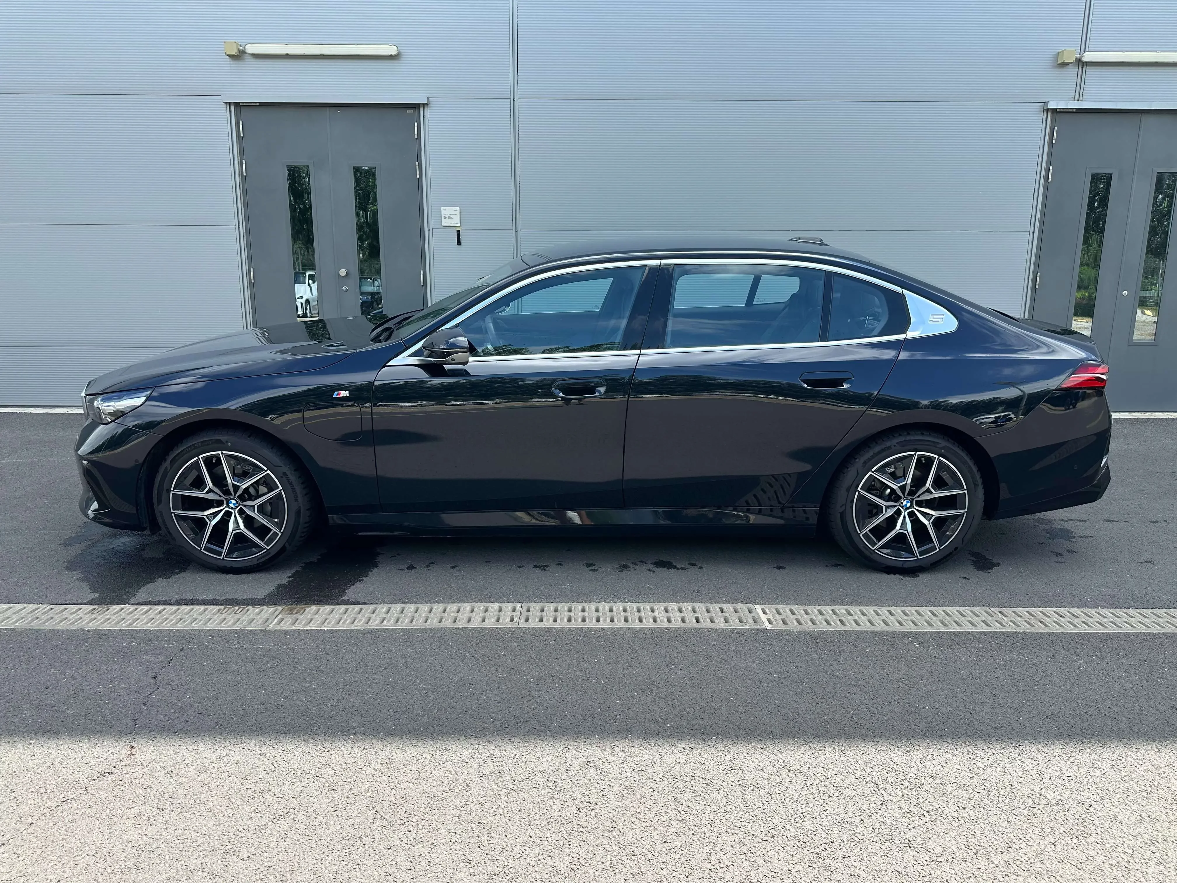 BMW i5