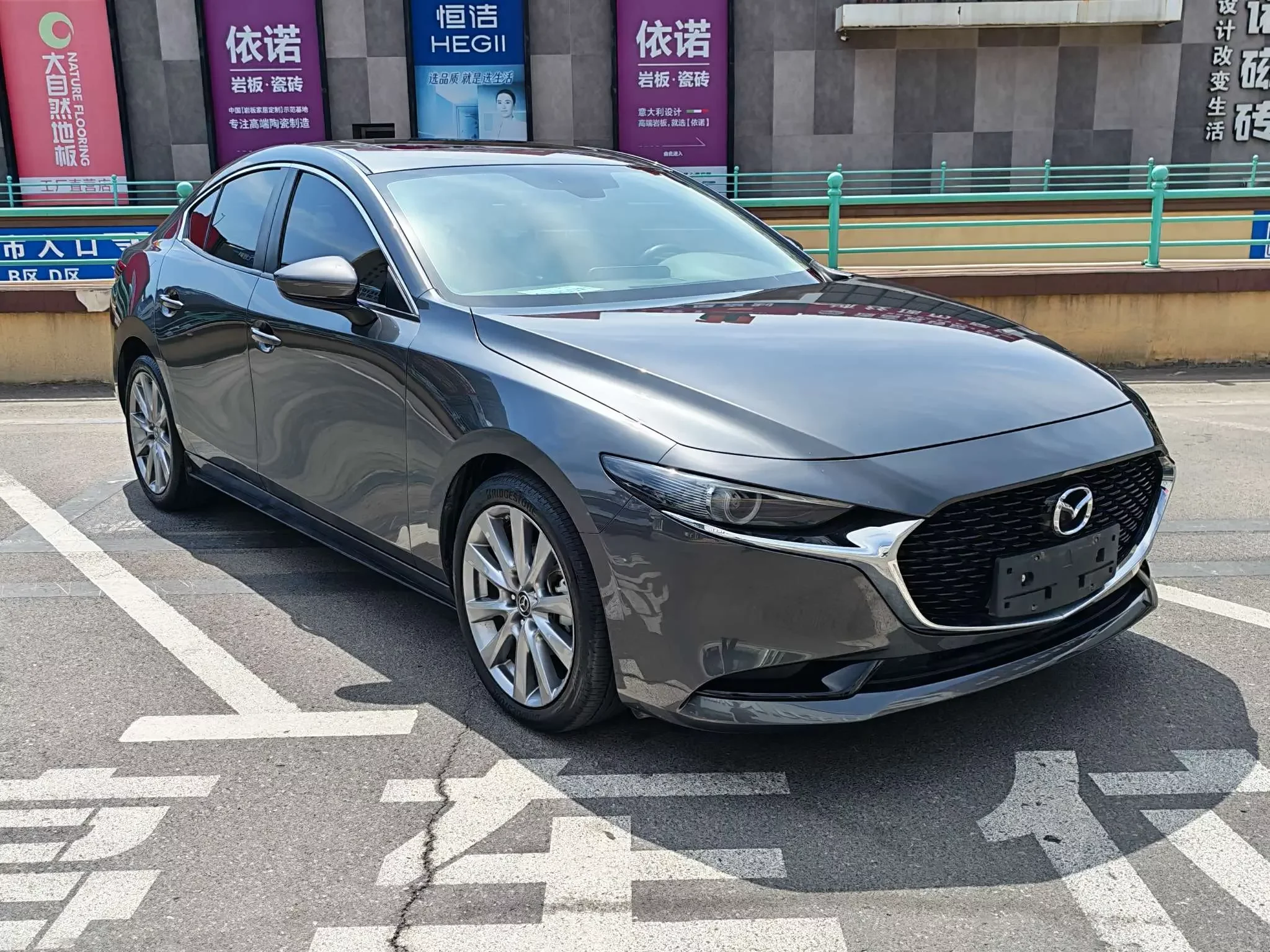 Mazda Axela (3)