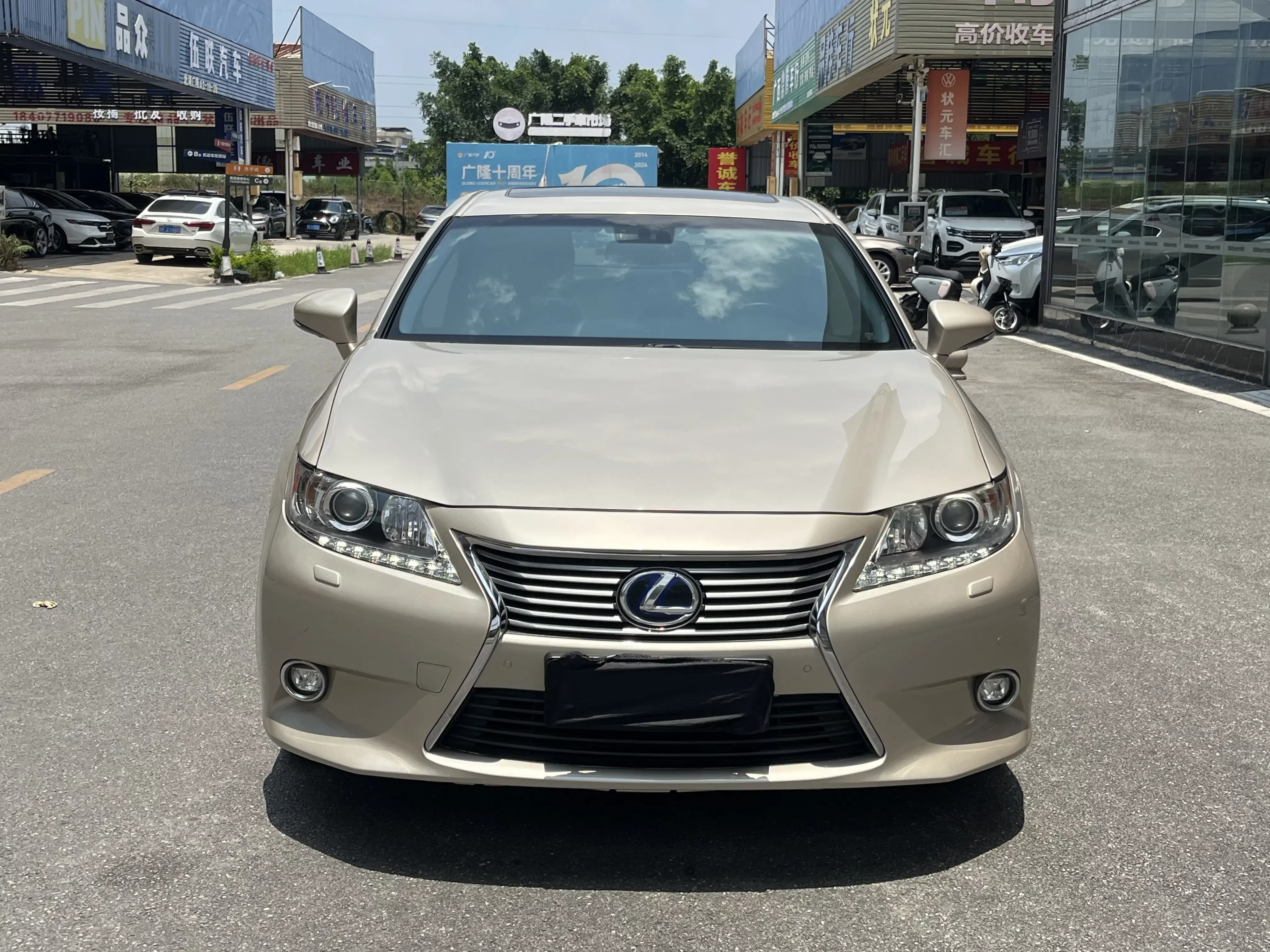 Lexus ES