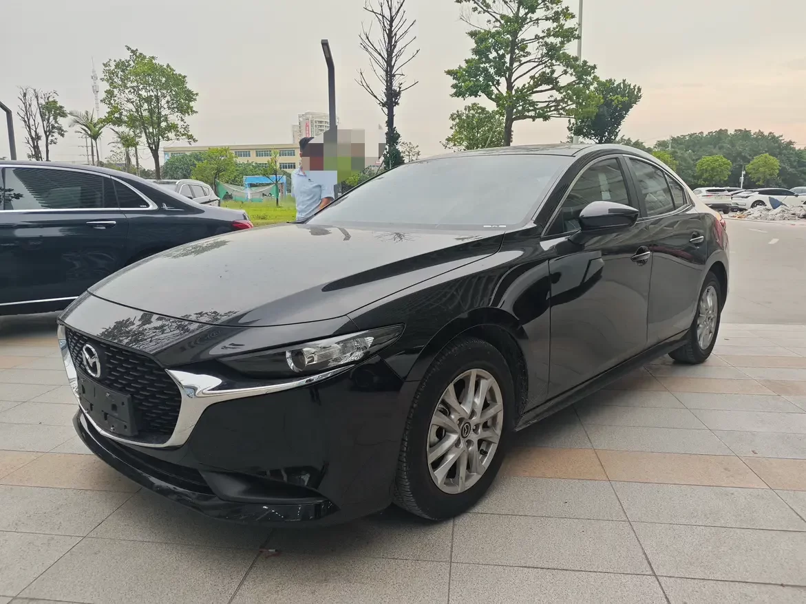 Mazda Axela (3)