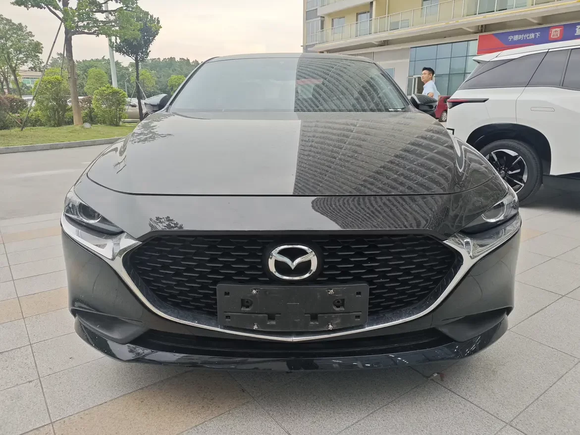 Mazda Axela (3)