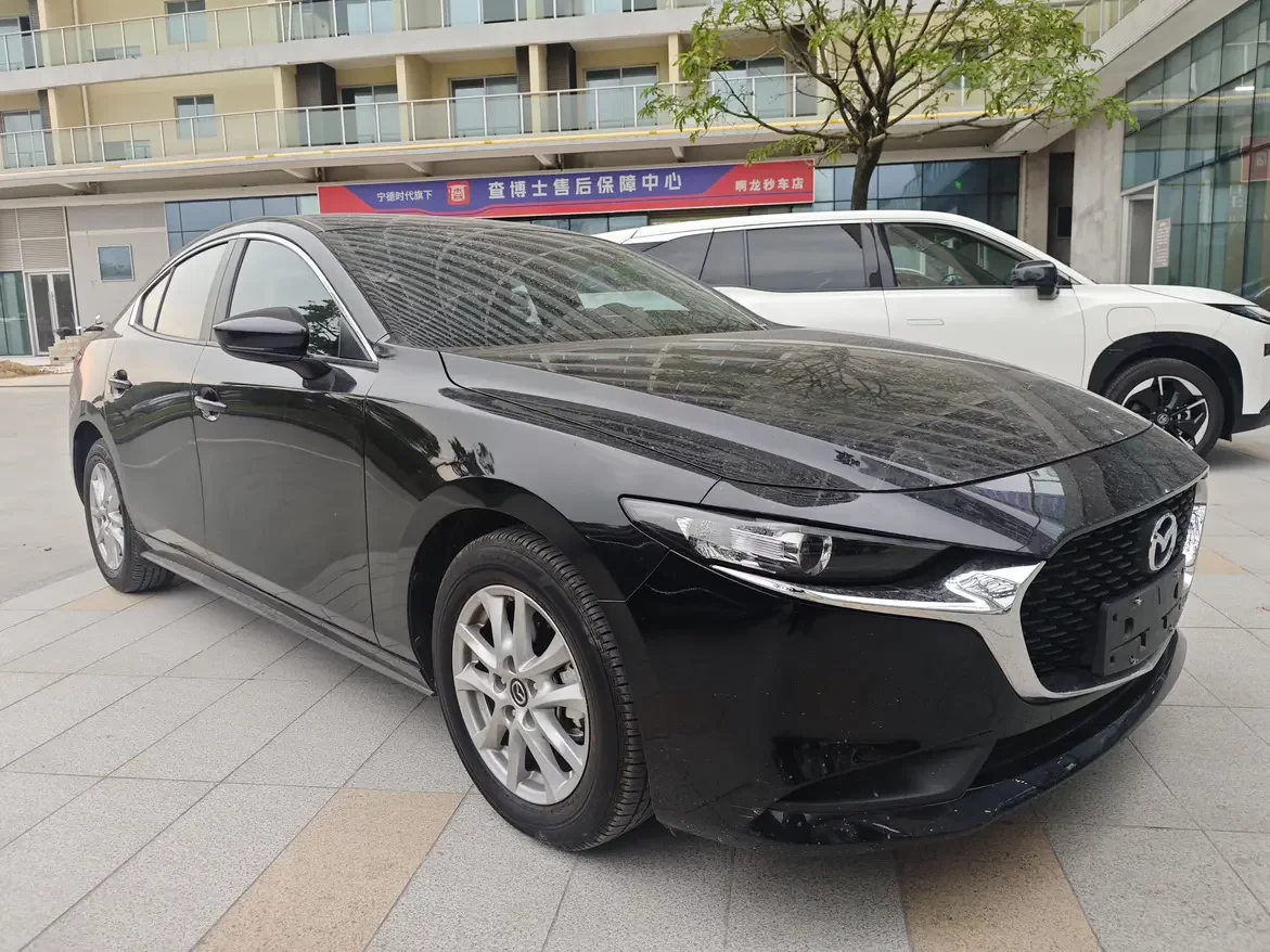 Mazda Axela (3)