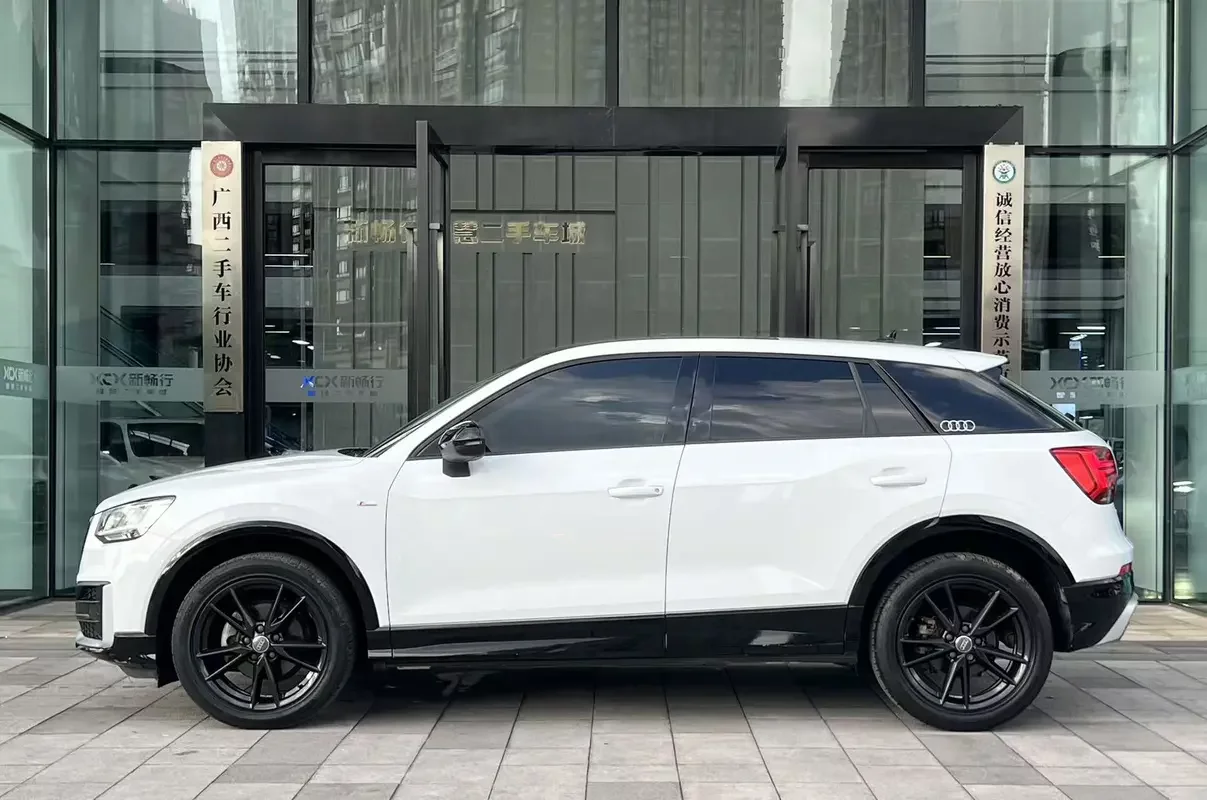 Audi Q2L