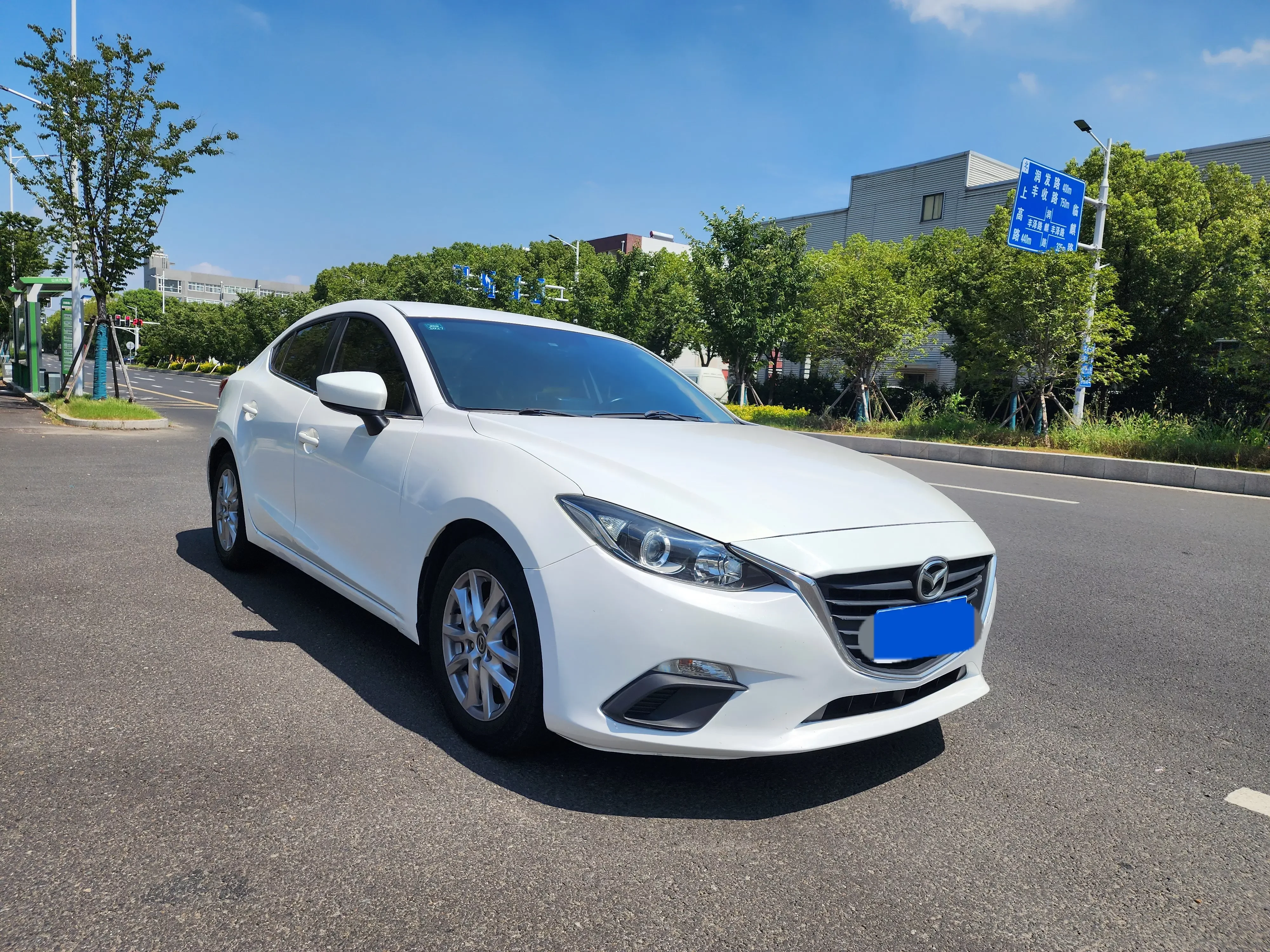 Mazda Axela (3)