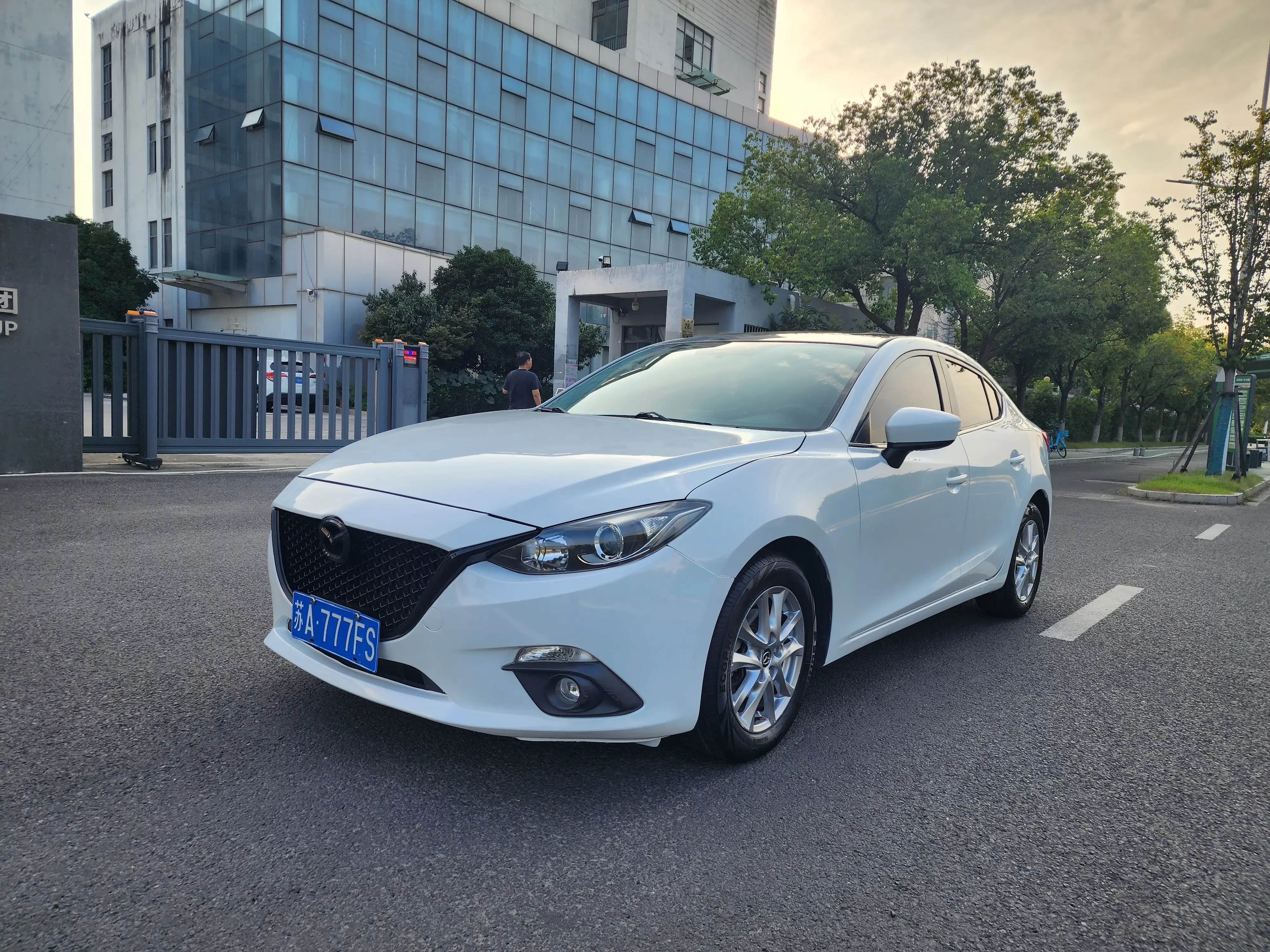 Mazda Axela (3)