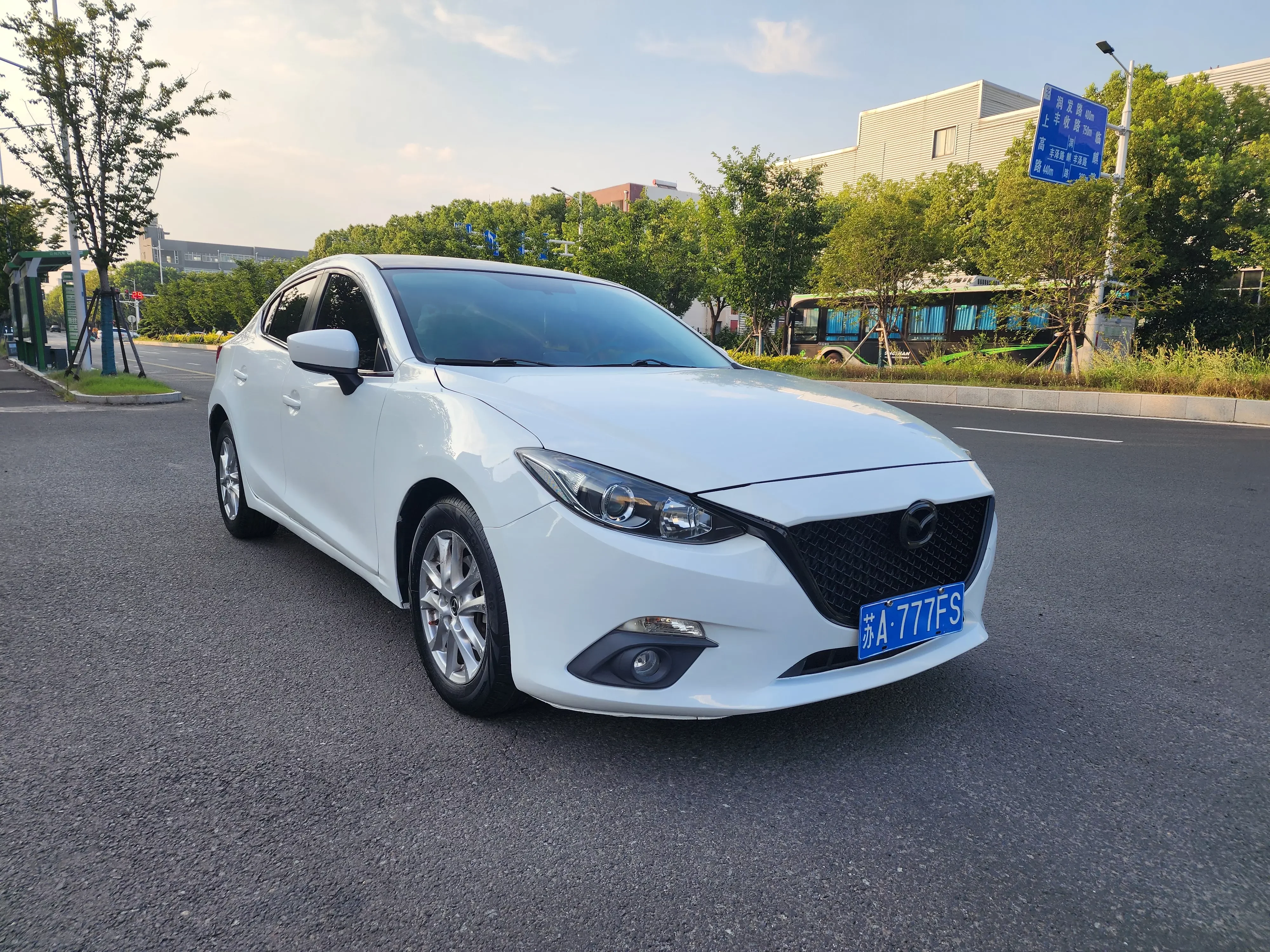 Mazda Axela (3)