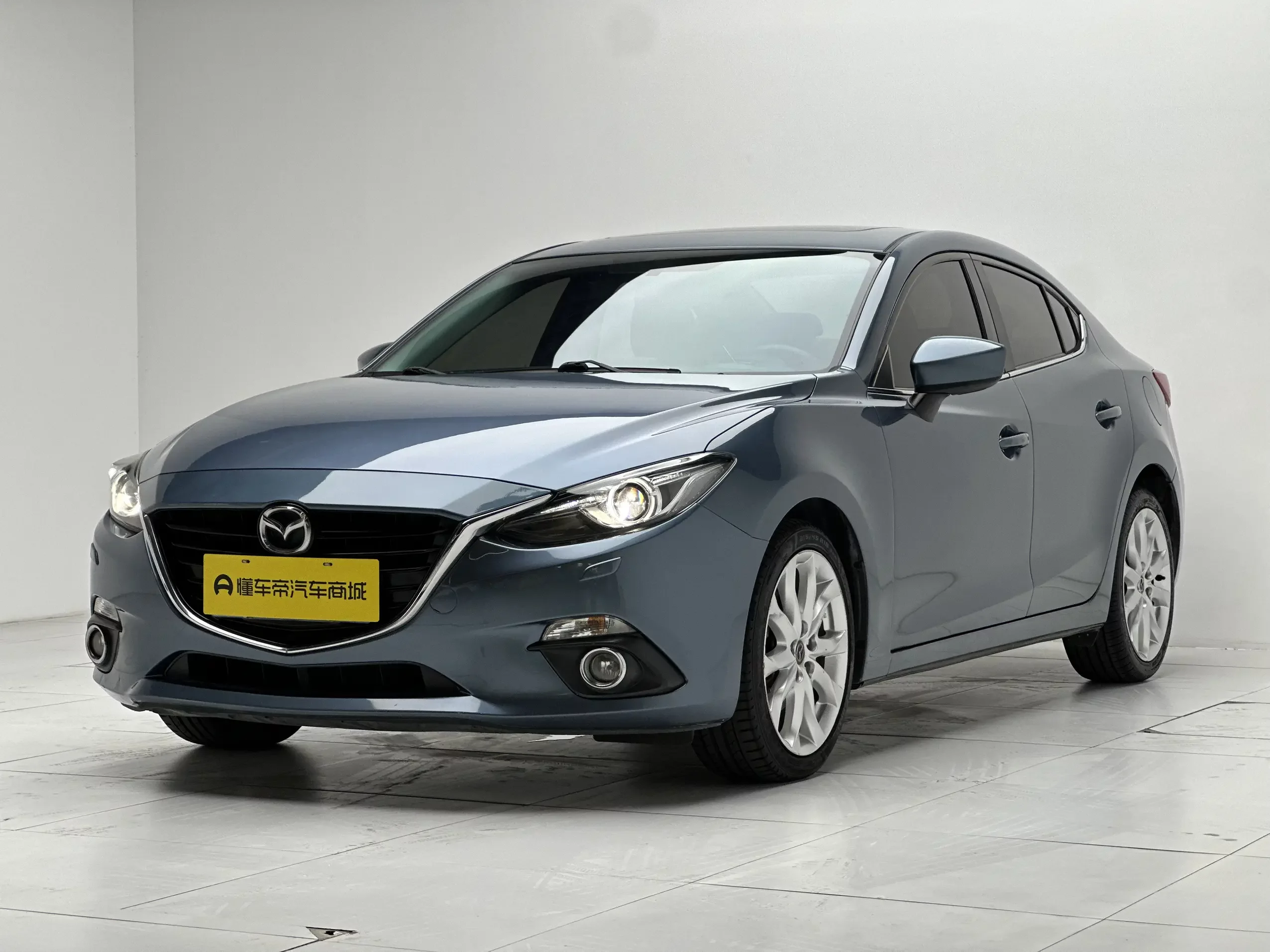 Mazda Axela (3)