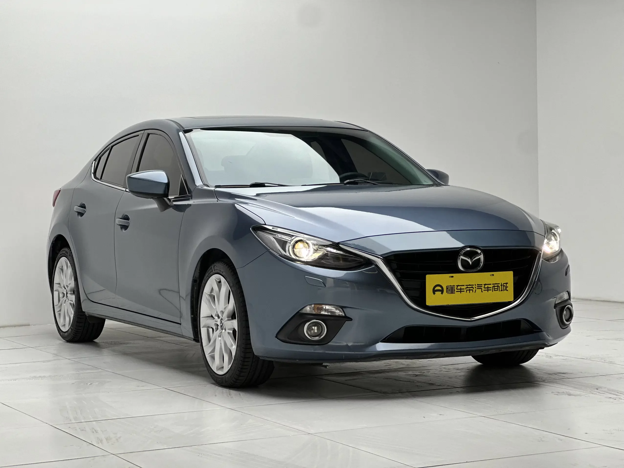 Mazda Axela (3)