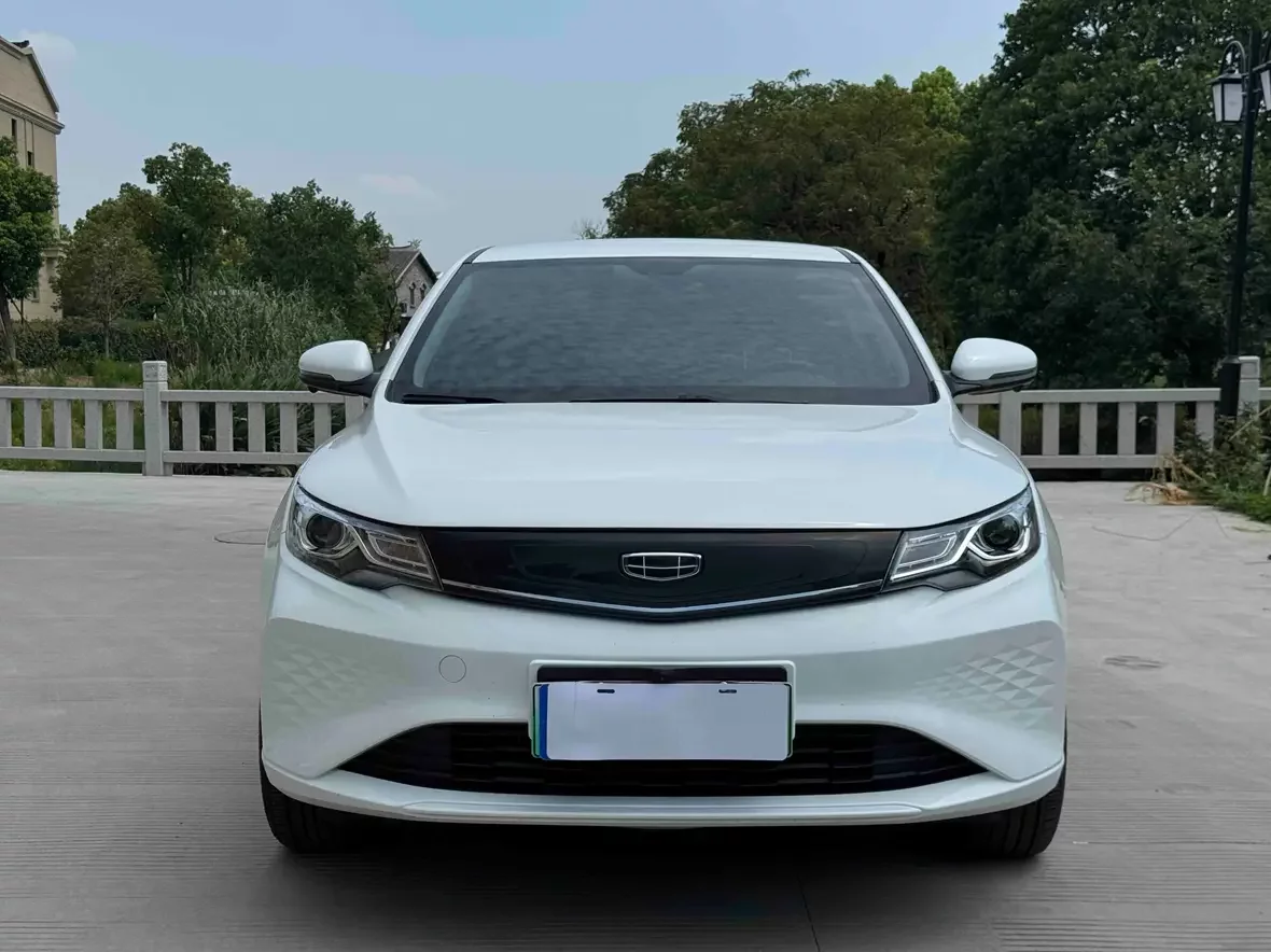 Geely Emgrand EV
