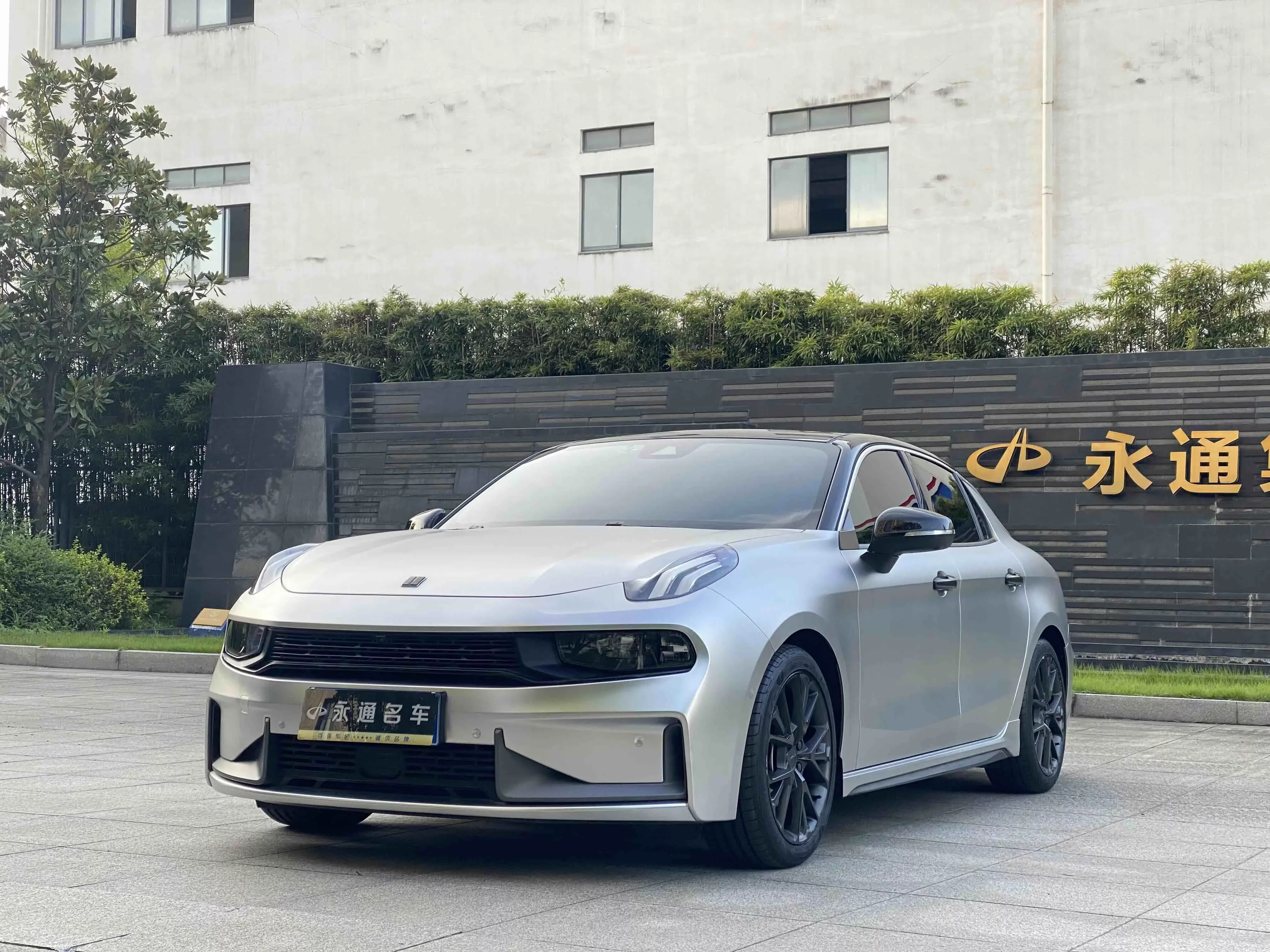 Lynk & Co 03