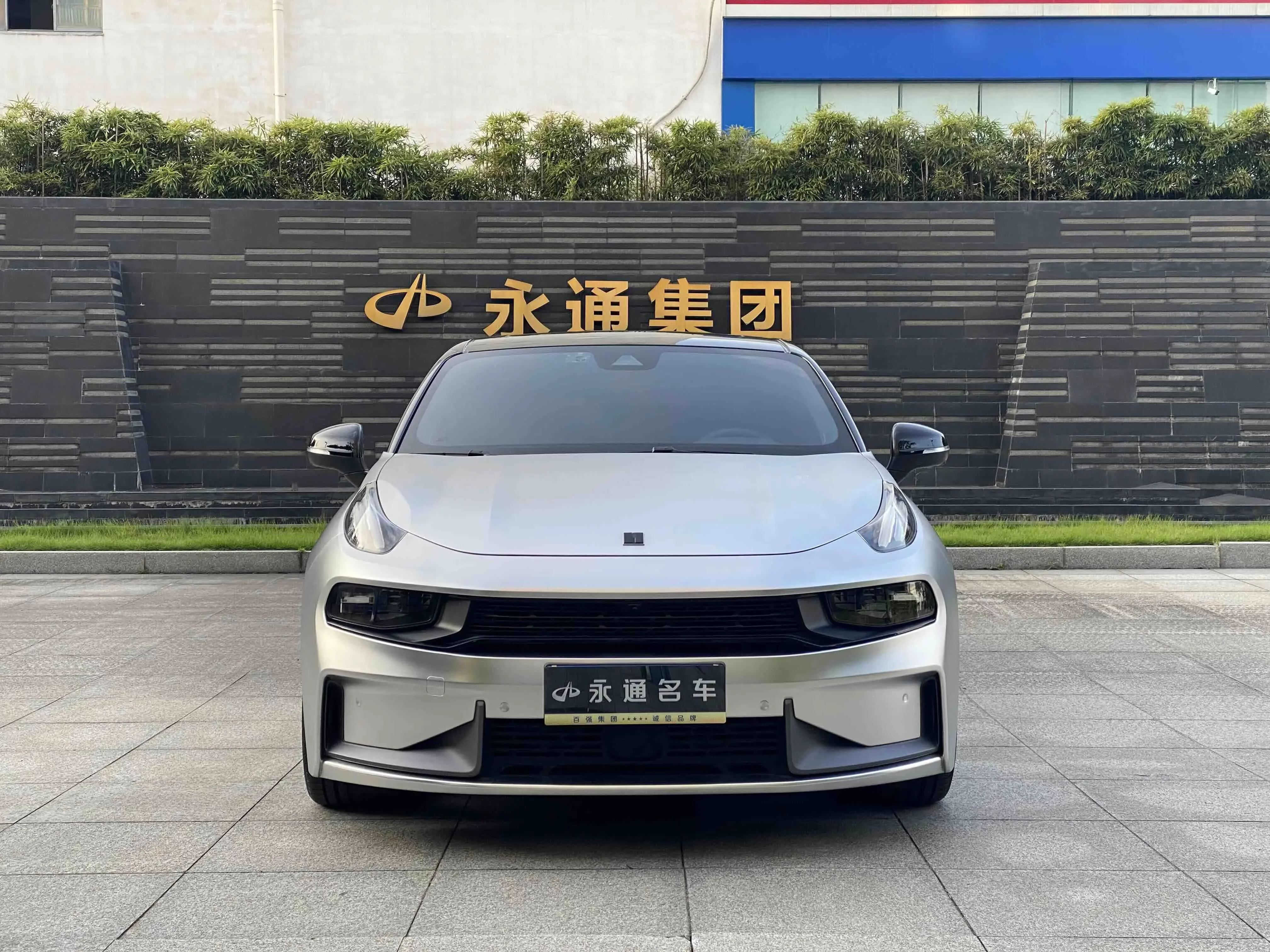Lynk & Co 03