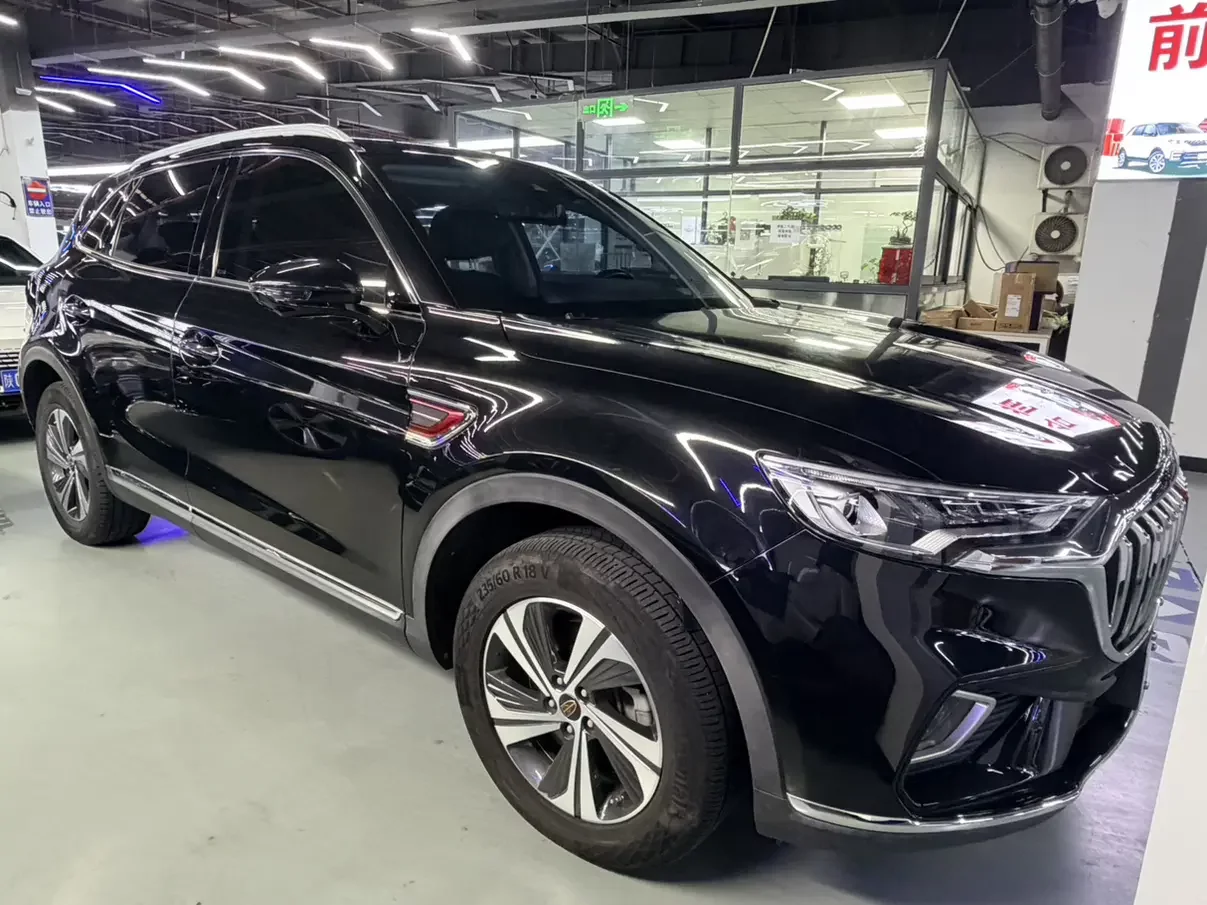 Hongqi HS5
