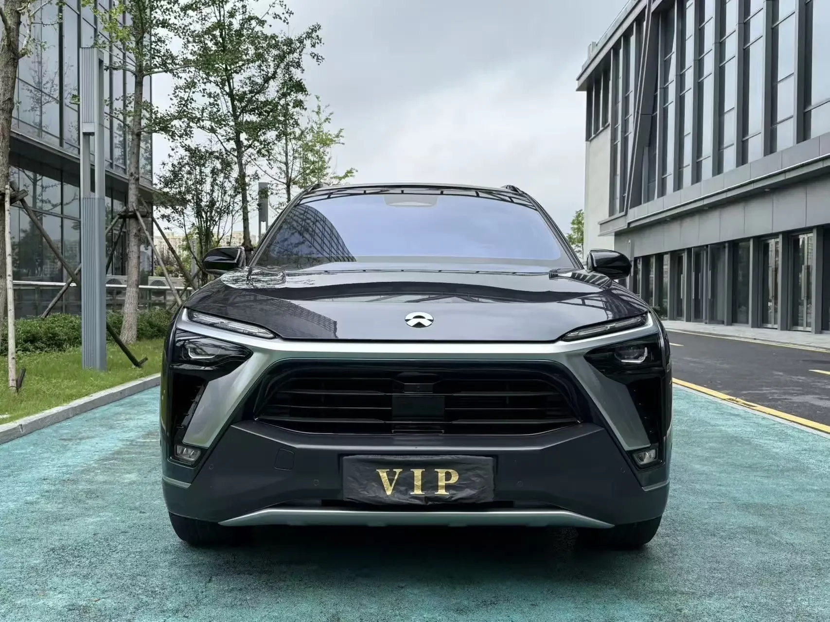 NIO ES8