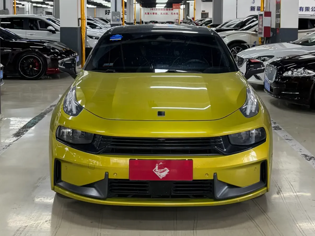 Lynk & Co 03