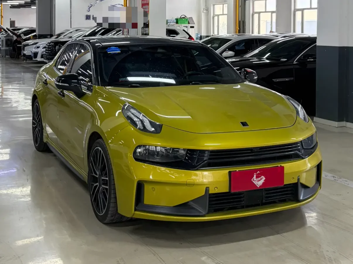 Lynk & Co 03