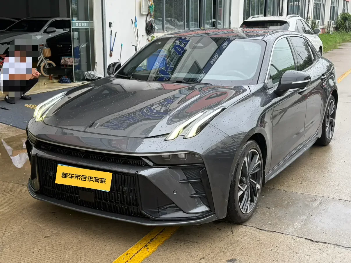 Lynk & Co 03