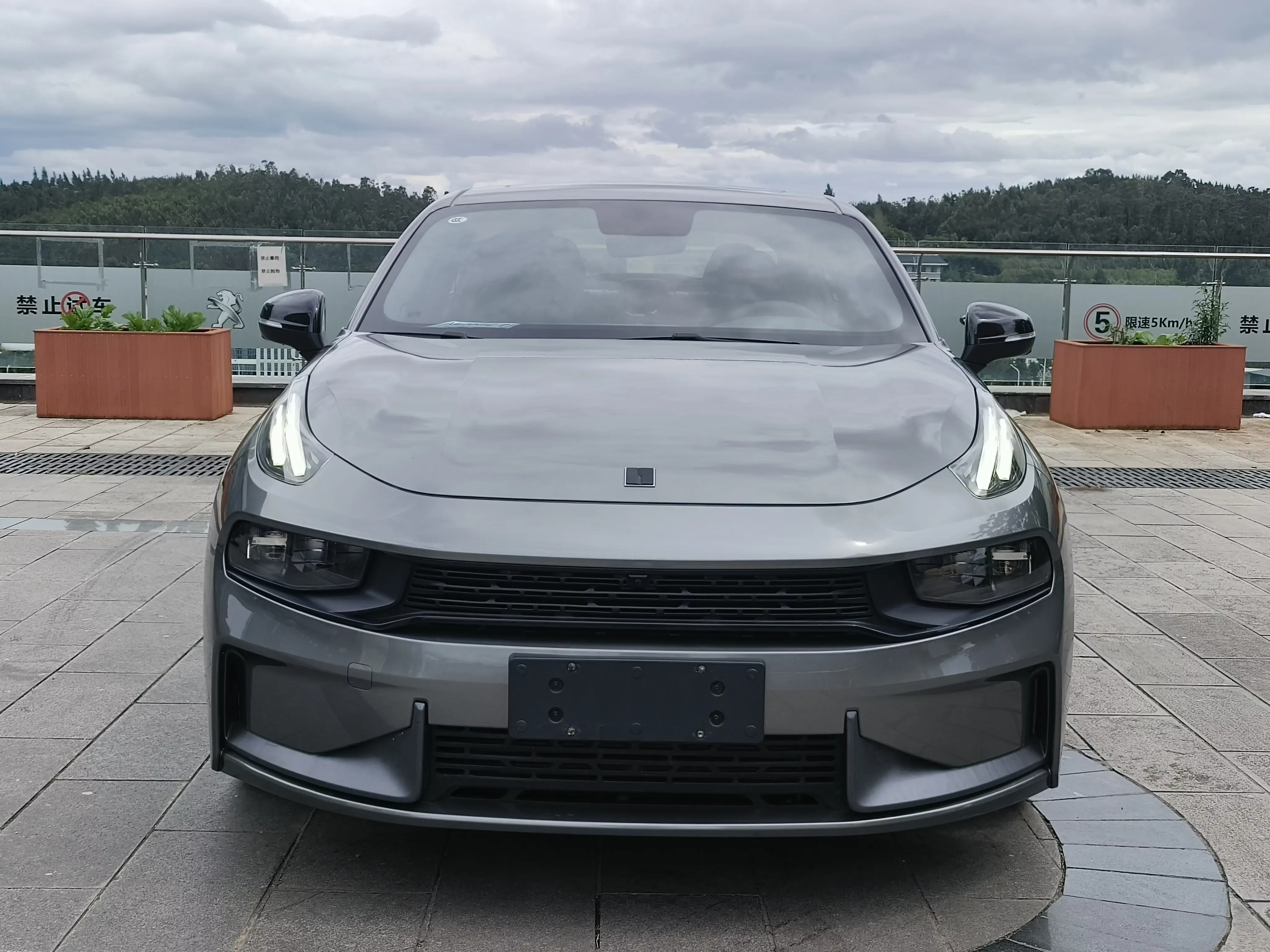 Lynk & Co 03