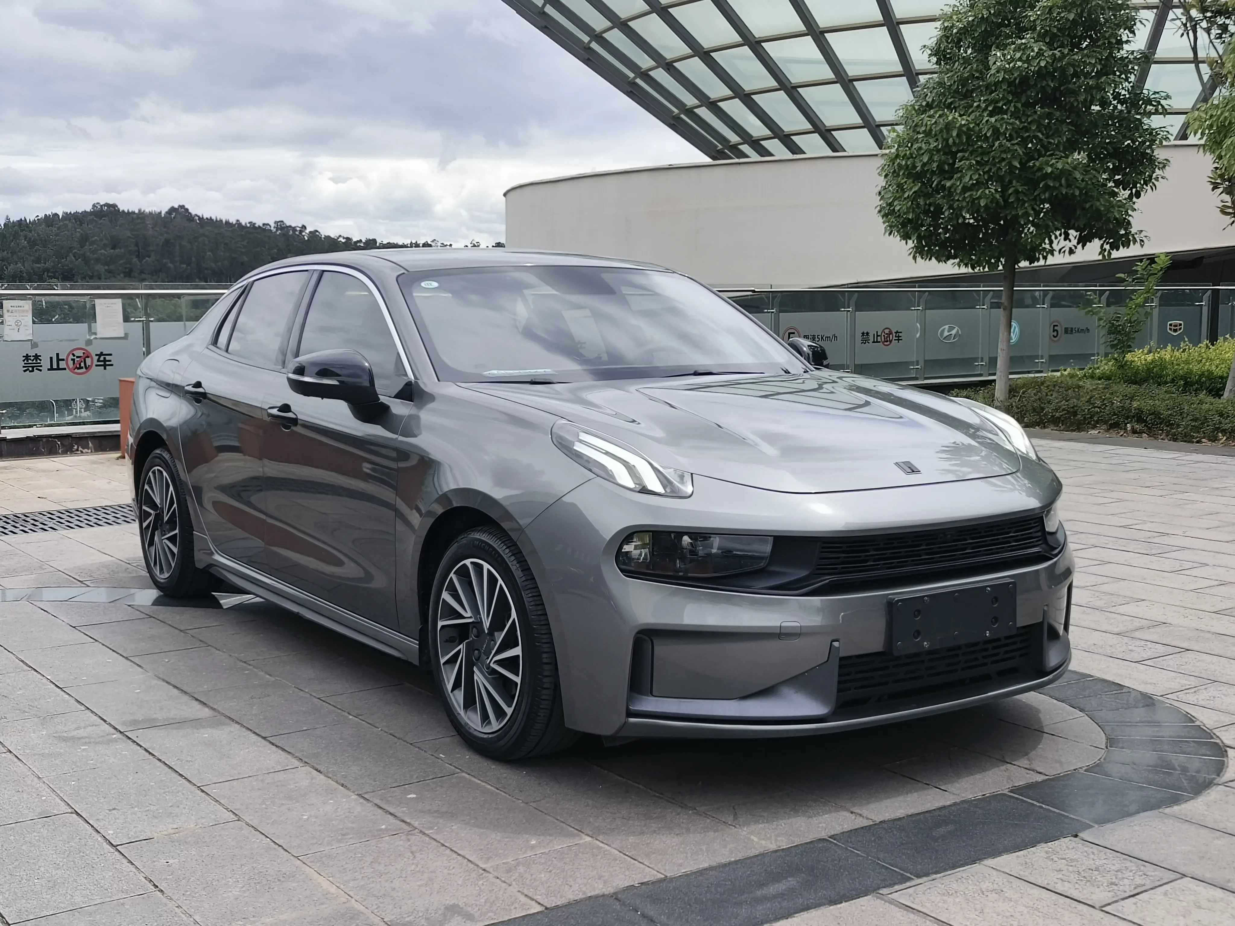 Lynk & Co 03