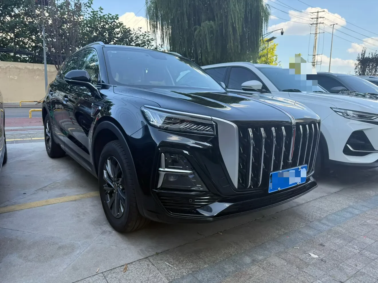 Hongqi HS5