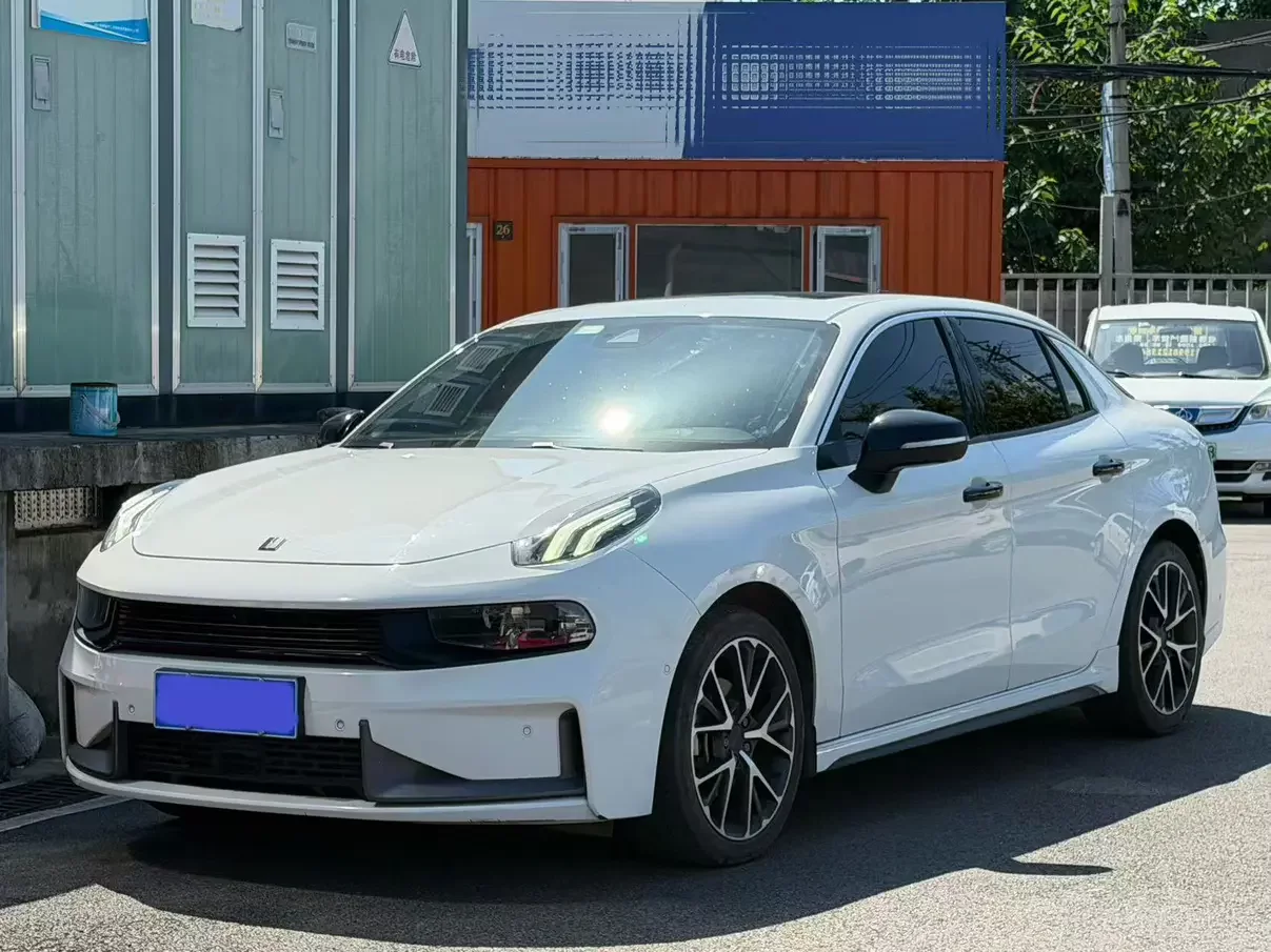 Lynk & Co 03