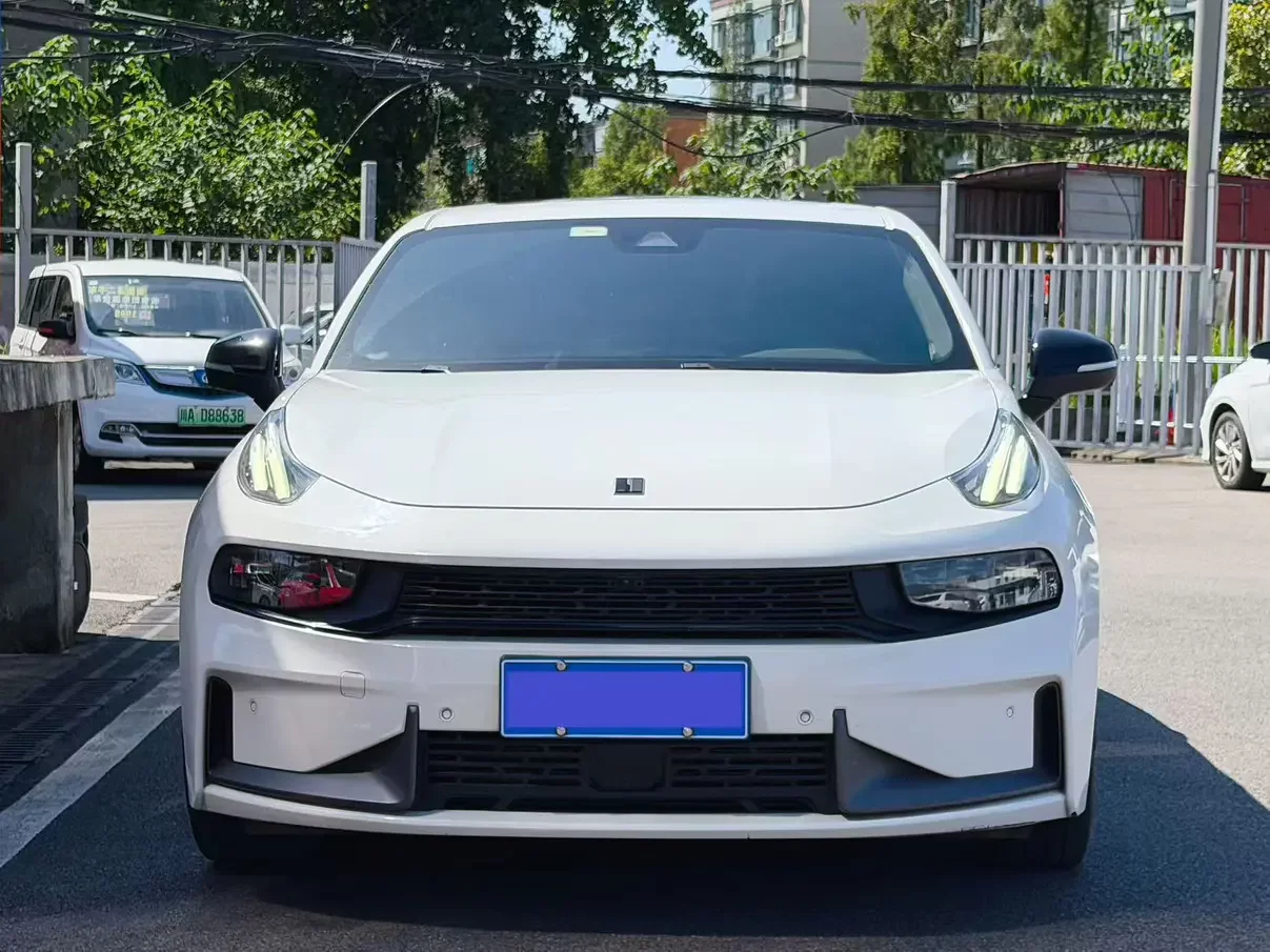 Lynk & Co 03