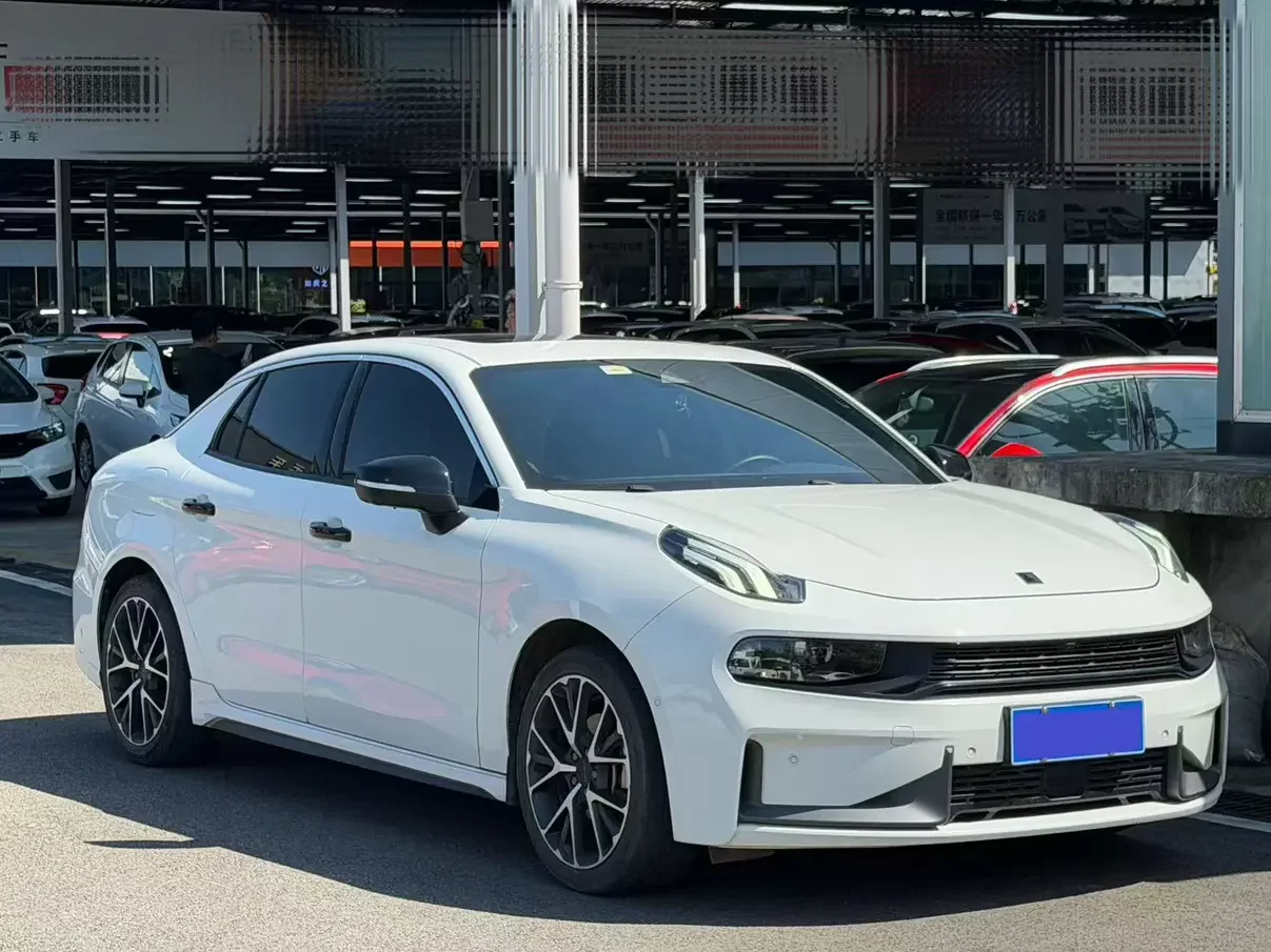 Lynk & Co 03