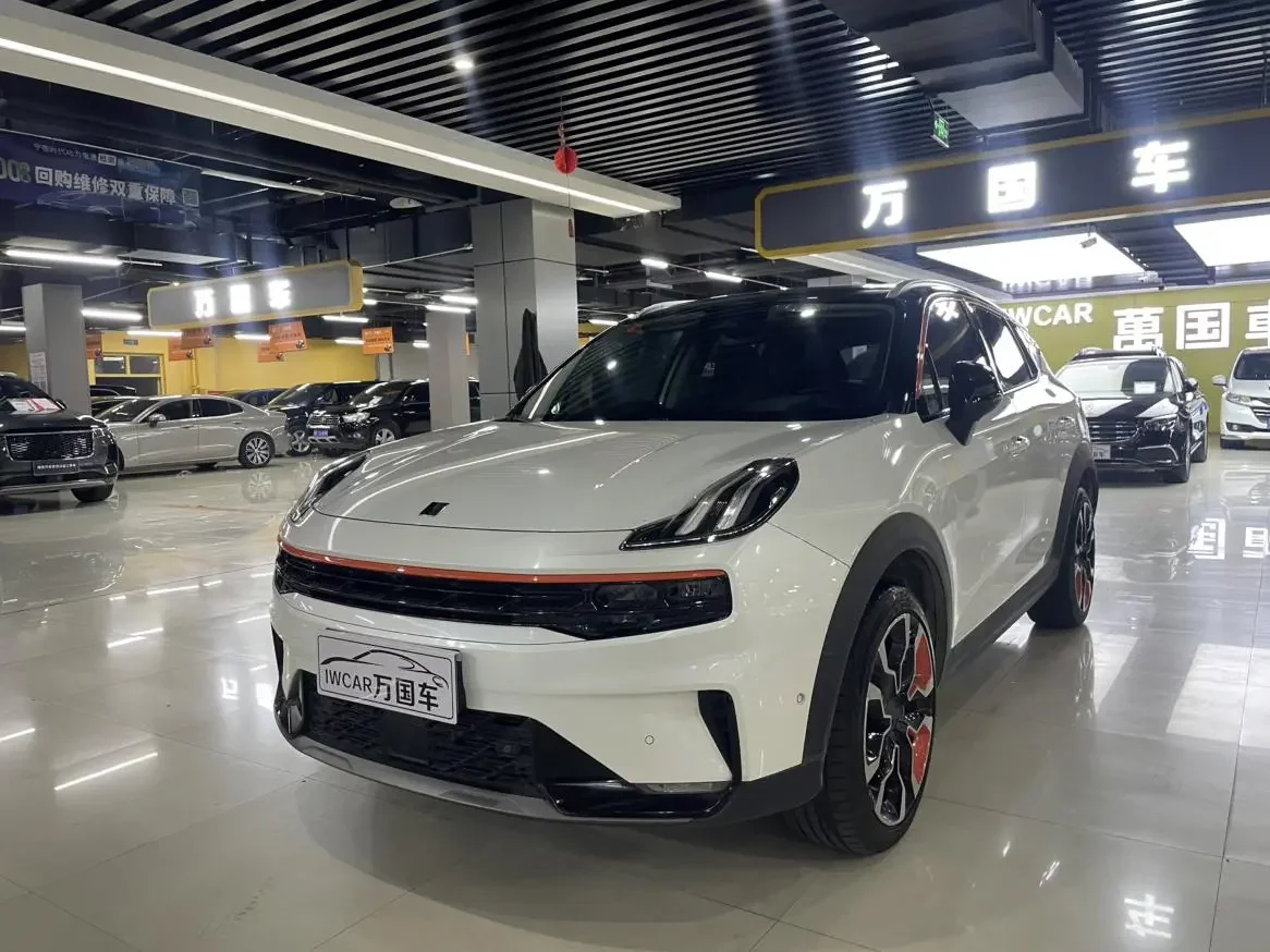 Lynk & Co 06