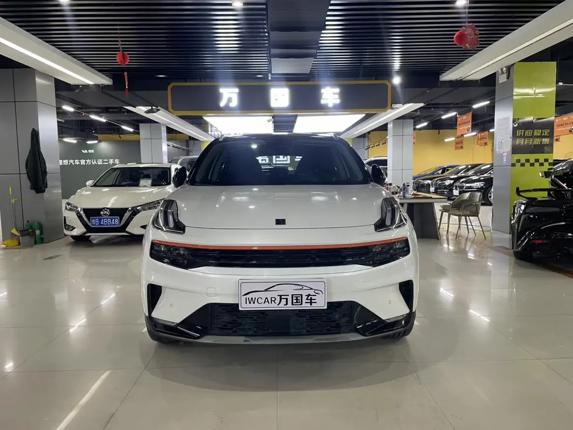 Lynk & Co 06