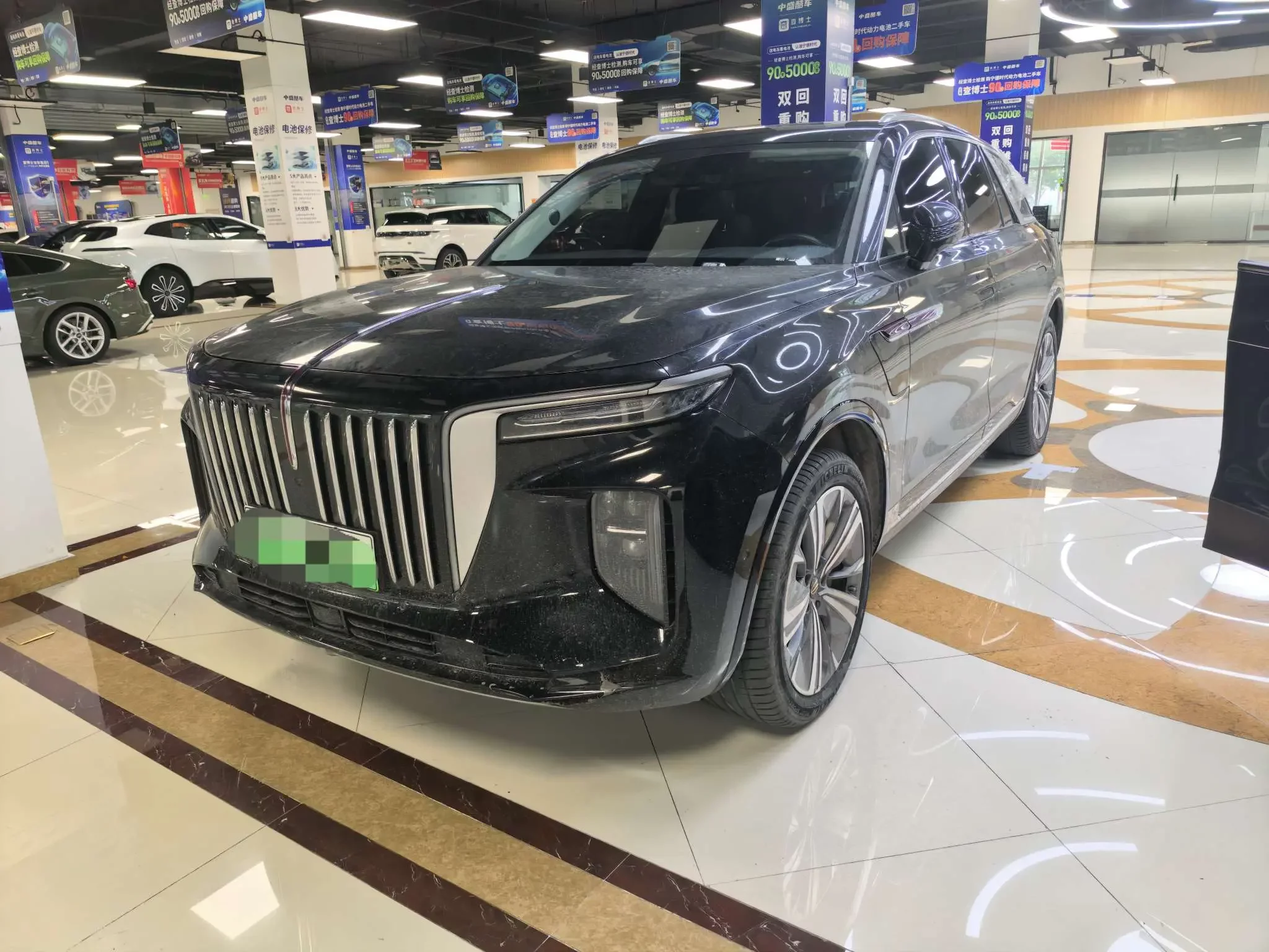 Hongqi E-HS9