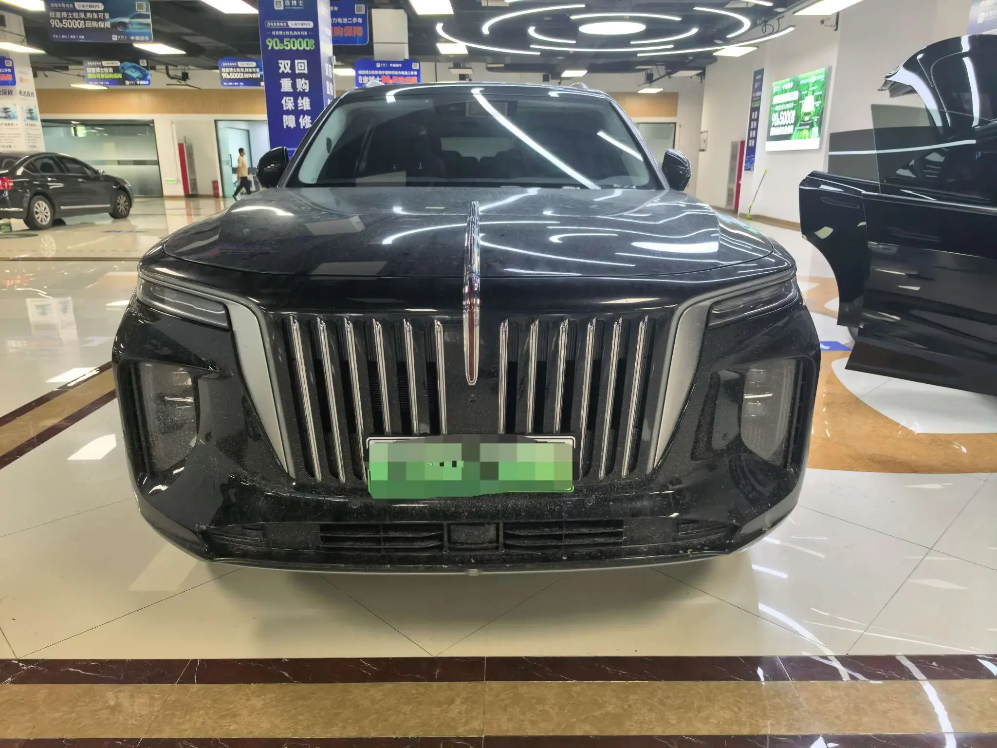 Hongqi E-HS9