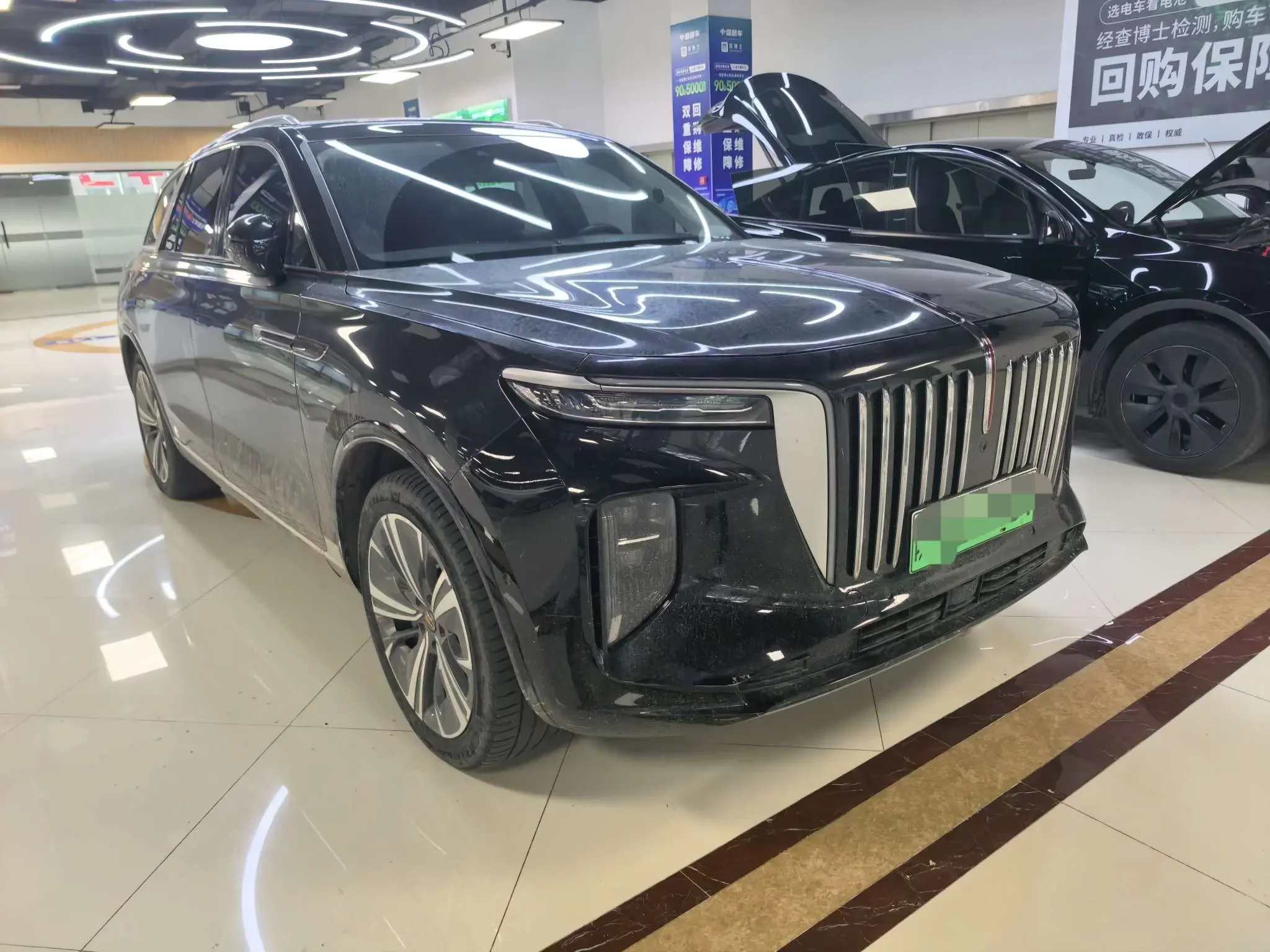 Hongqi E-HS9
