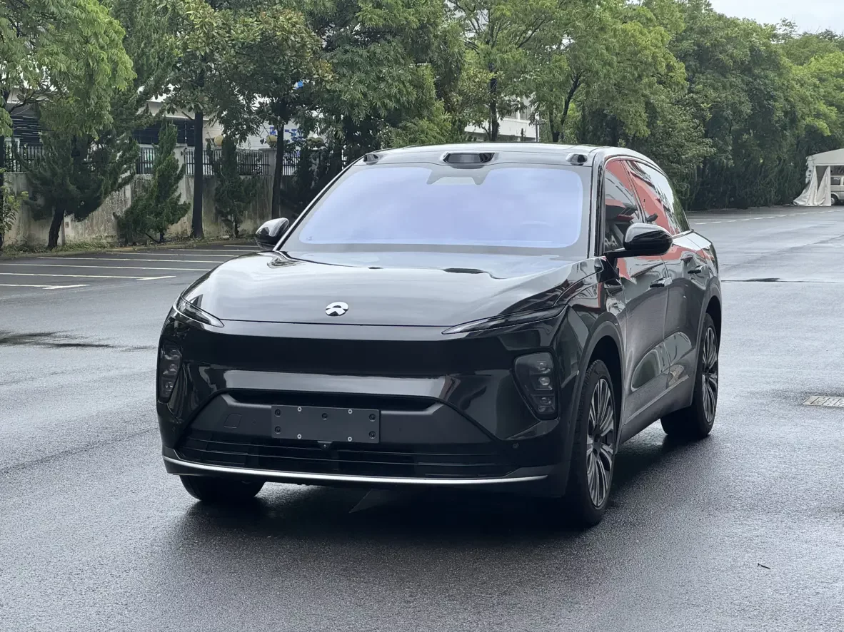 NIO ES8