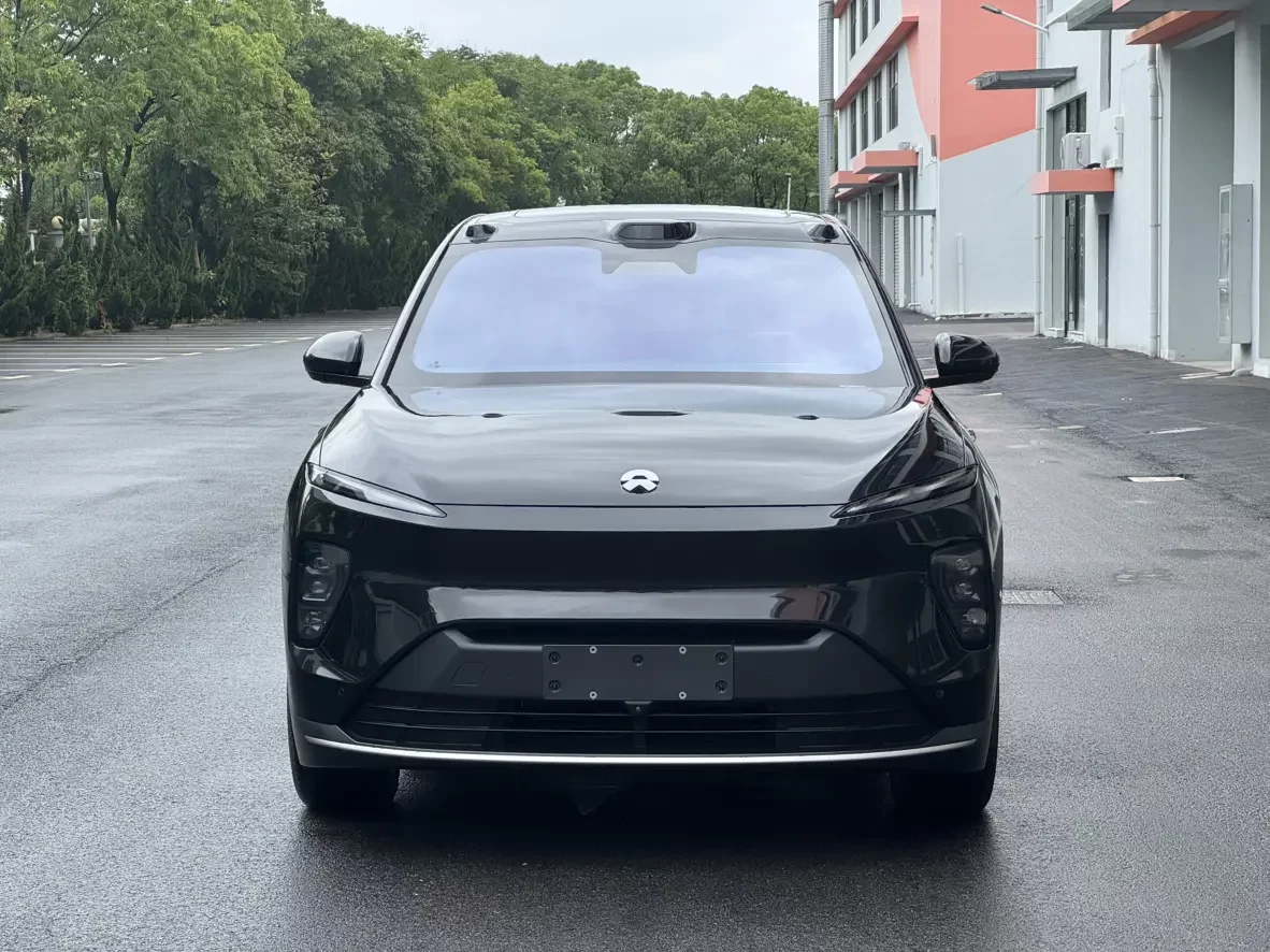 NIO ES8