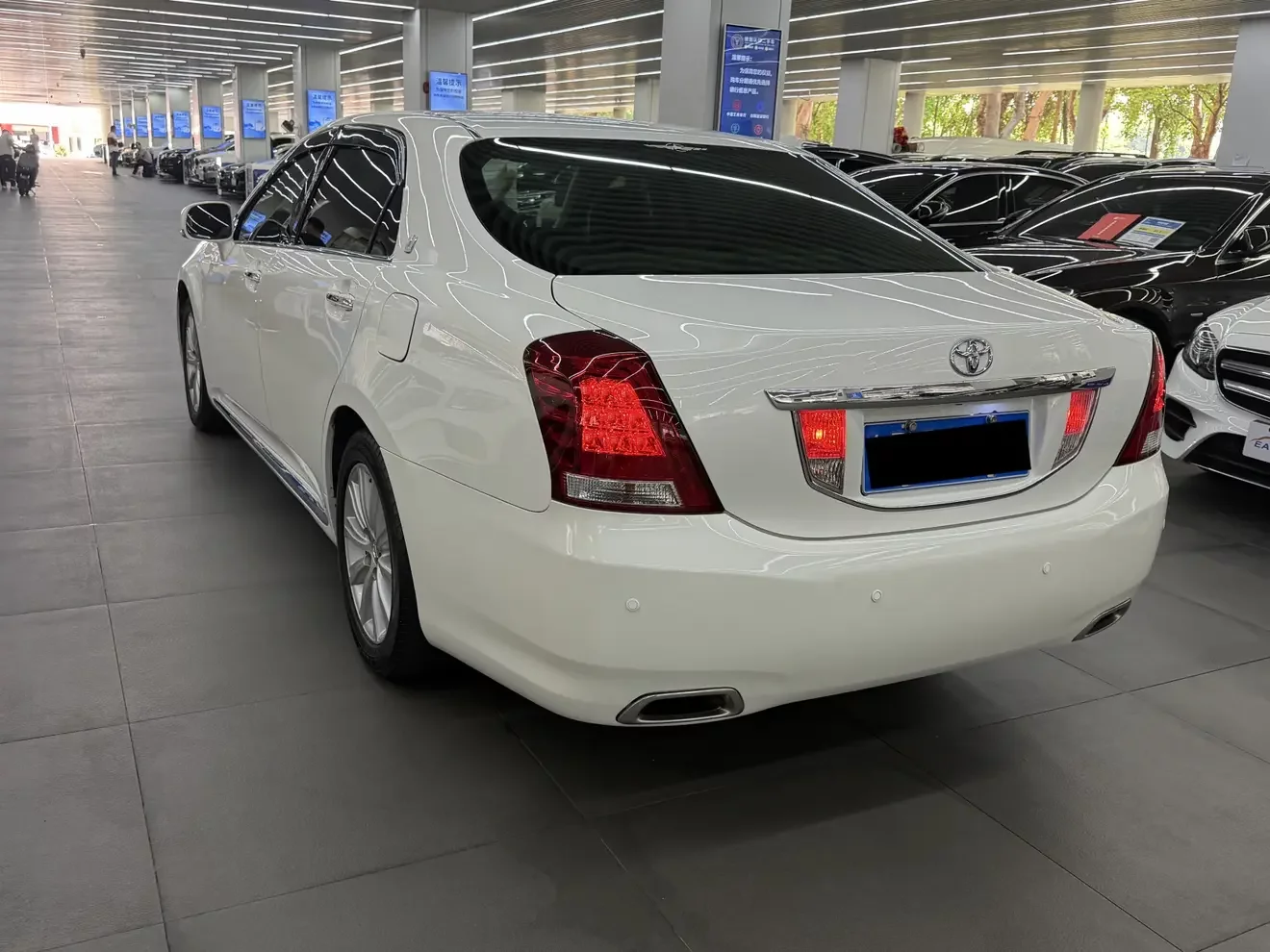 Toyota crown