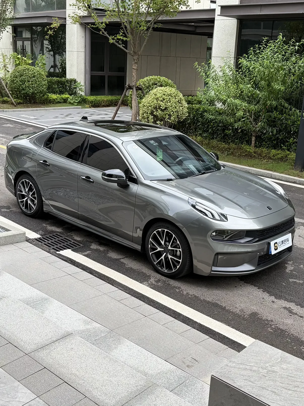 Lynk & Co 03