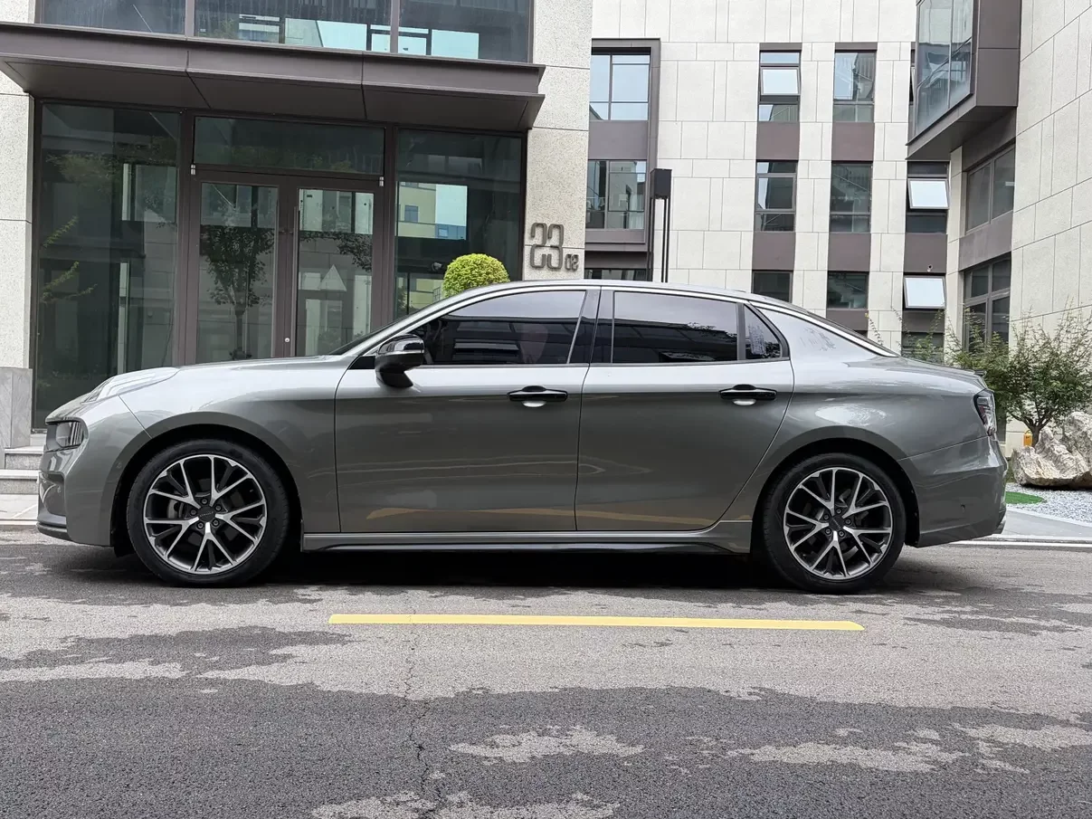 Lynk & Co 03