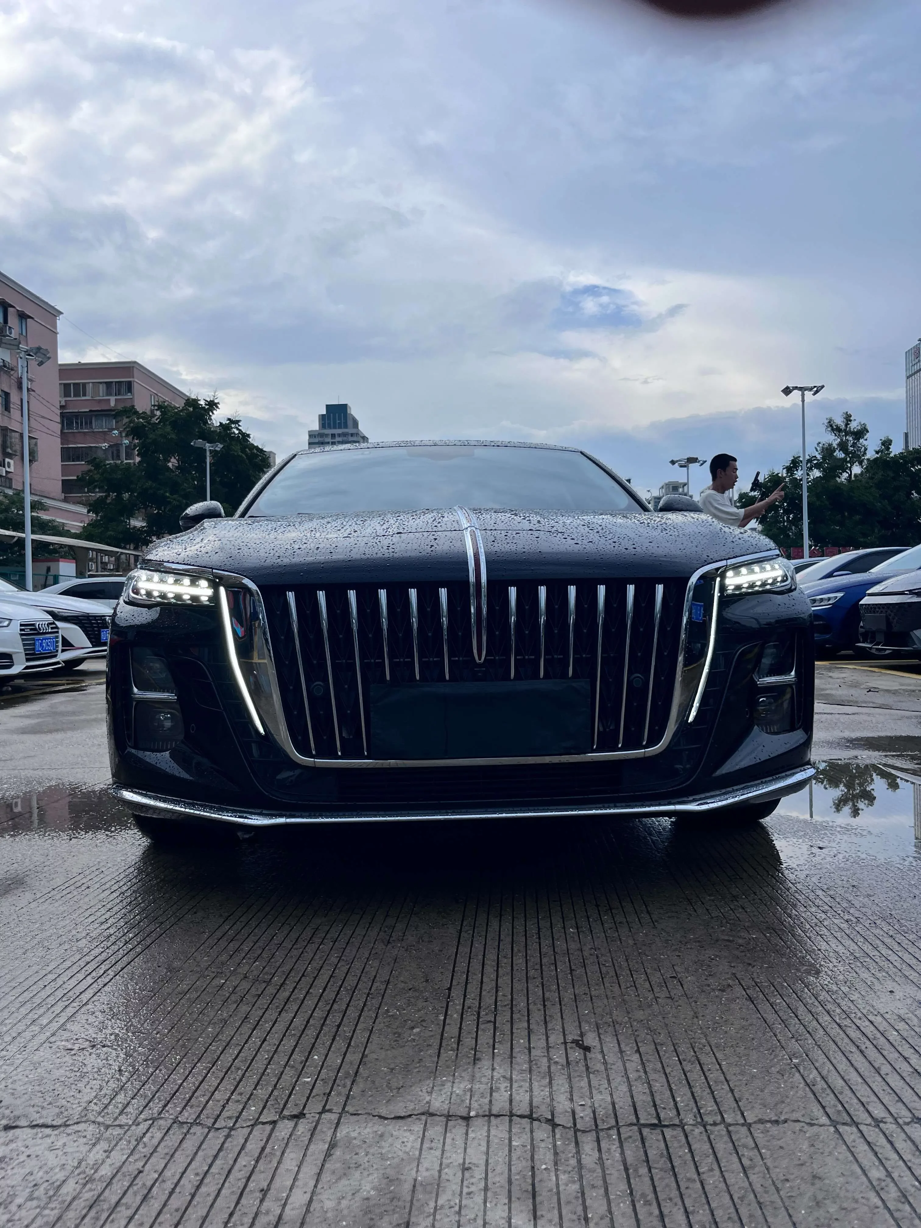 Hongqi H5