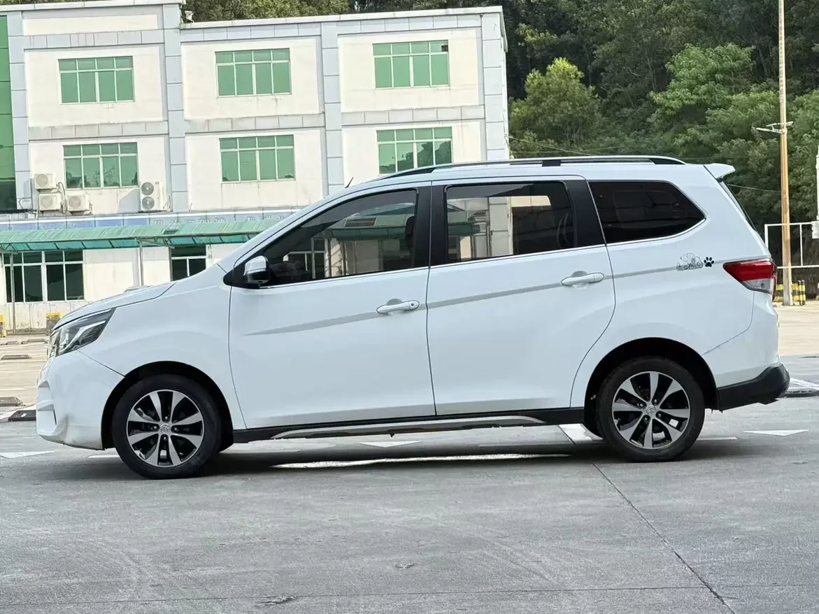 Kai Chen Venucia M50V