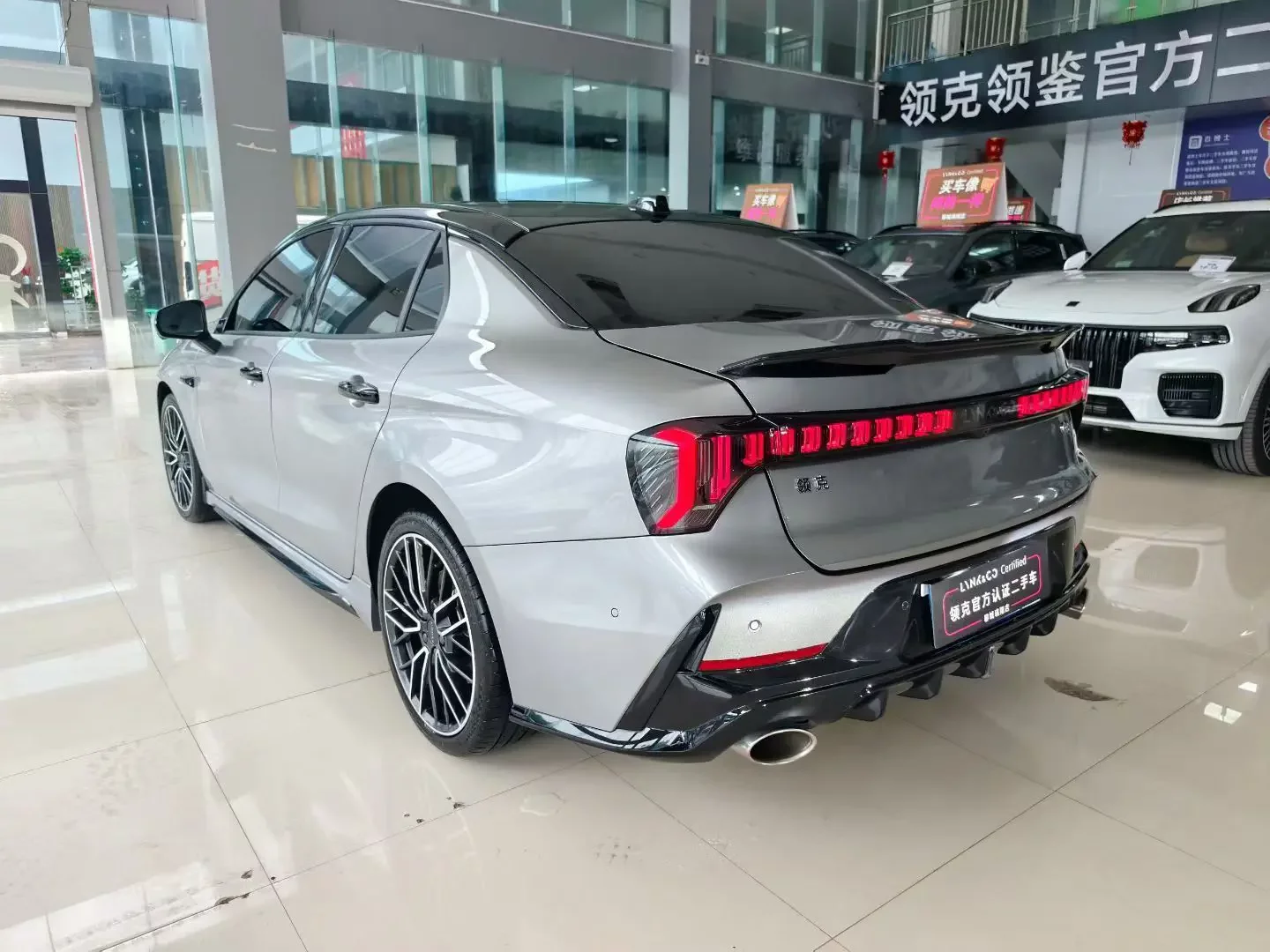 Lynk & Co 03