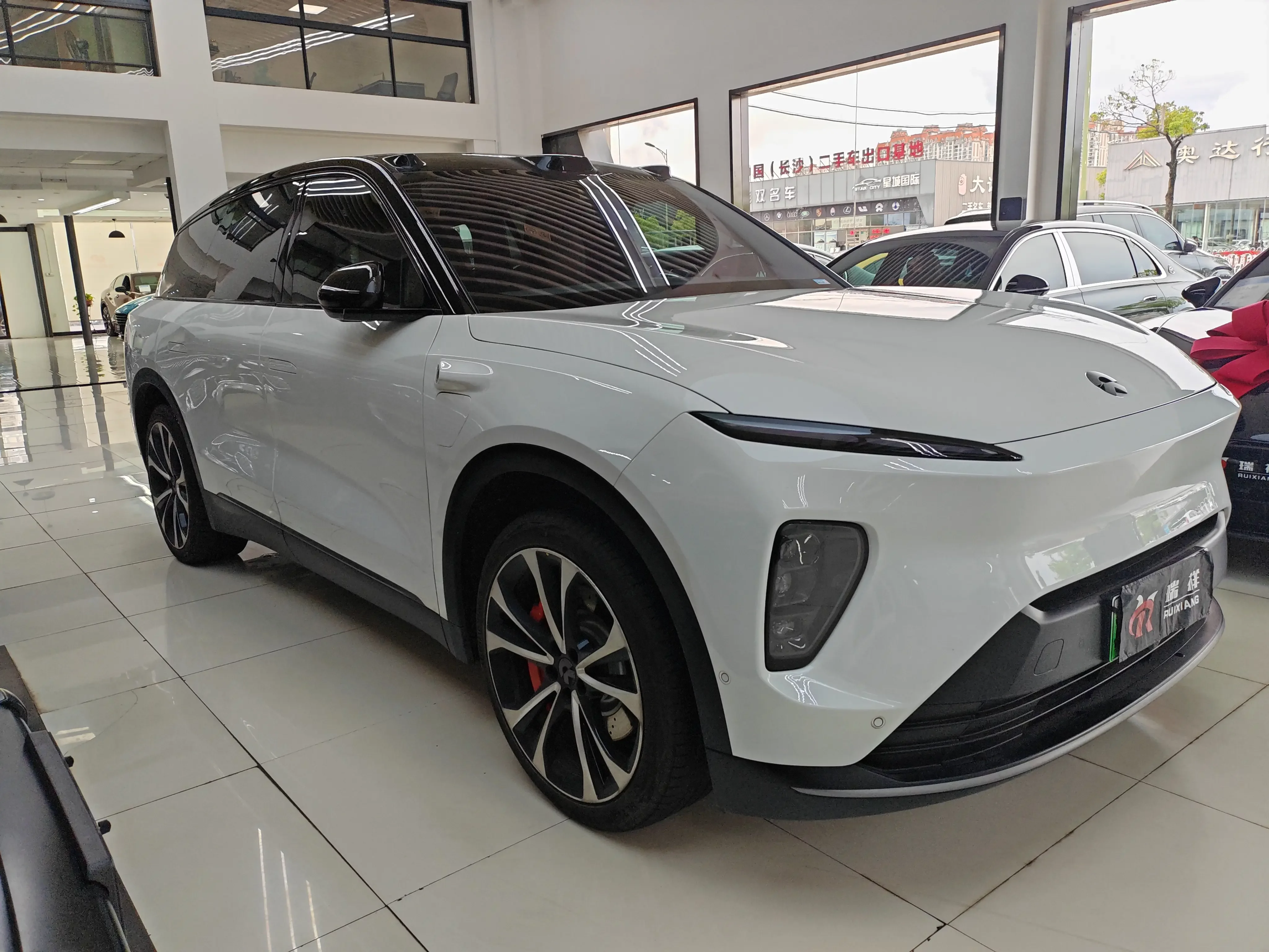 NIO ES8