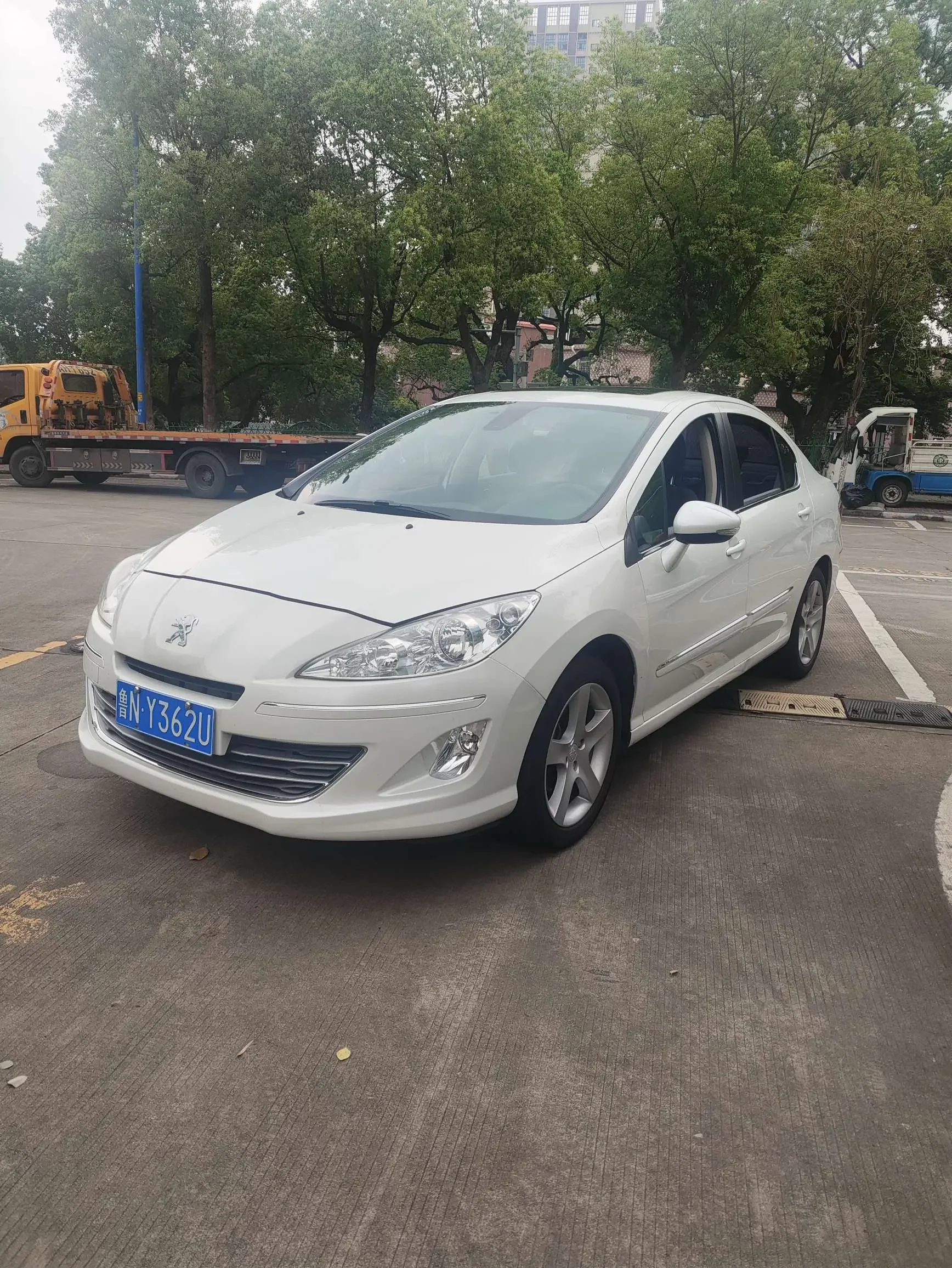 Peugeot 408