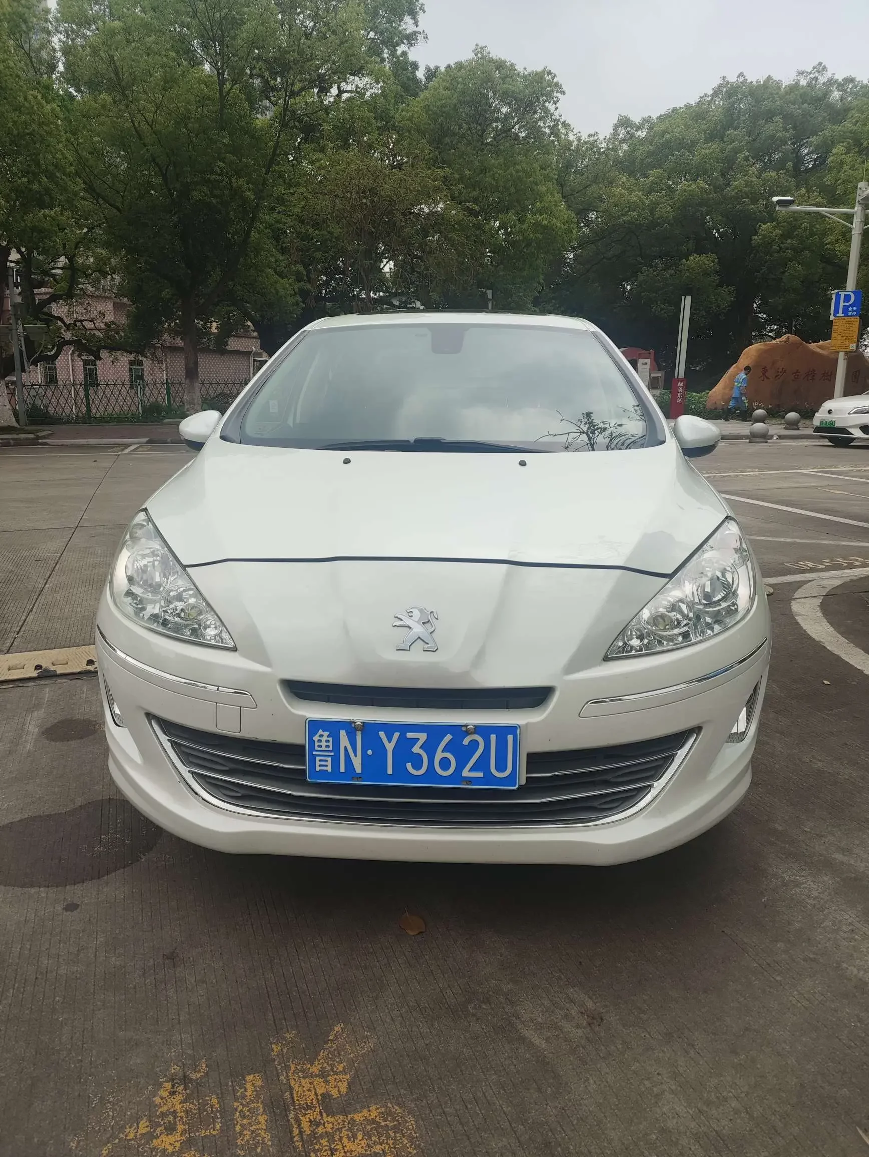 Peugeot 408