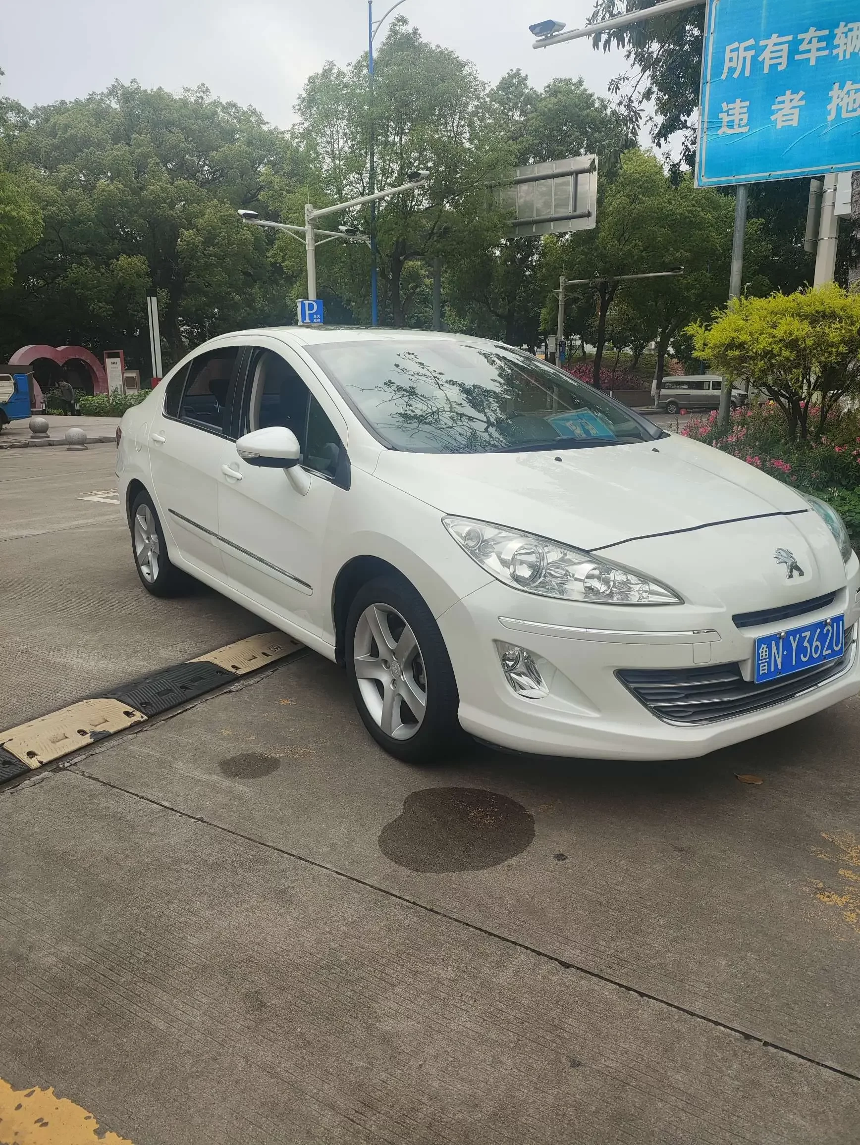 Peugeot 408